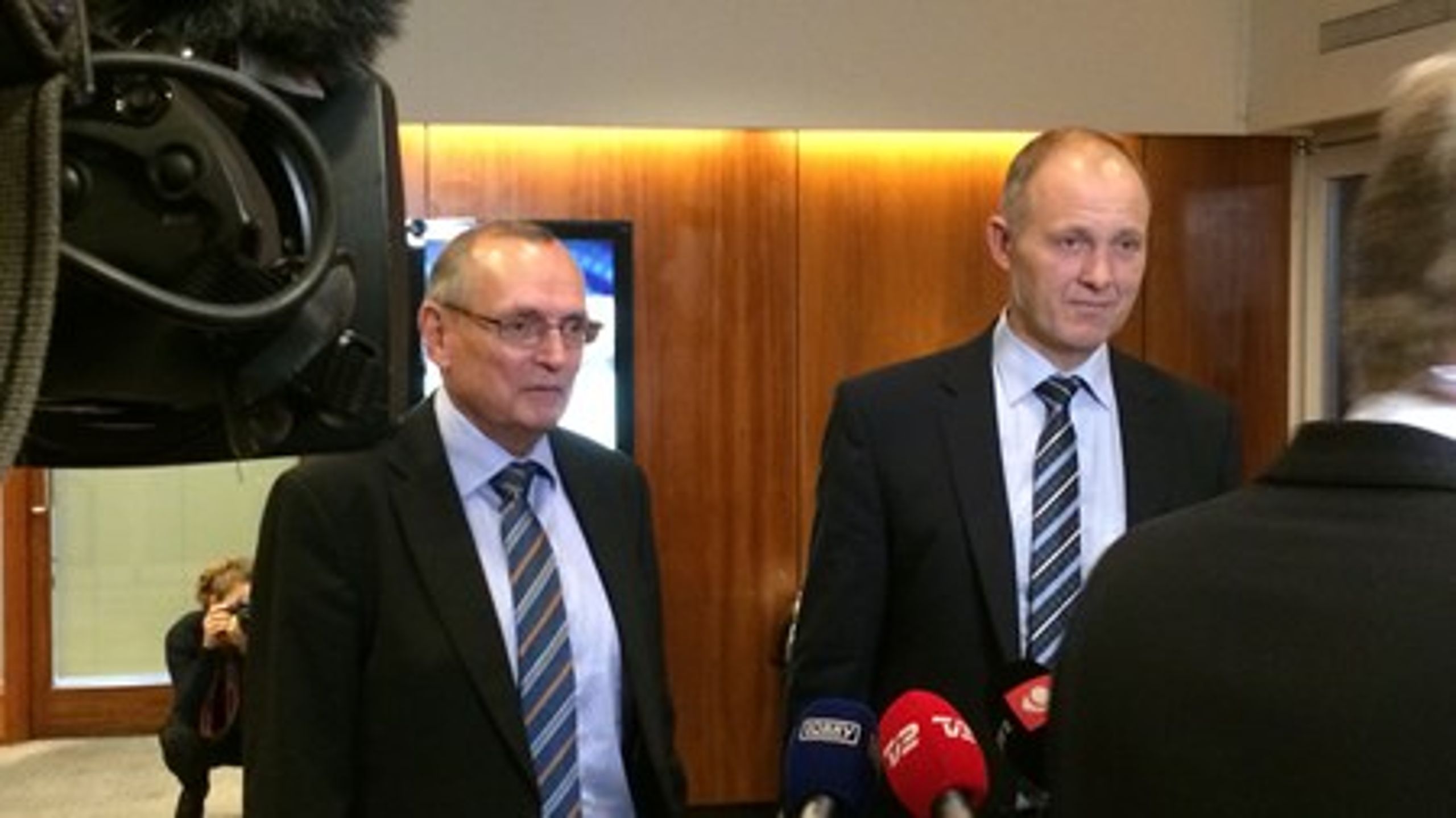 Danske Regioners formand,&nbsp;Bent Hansen, og KL's formand, Martin Damm, da de præsenterede planerne om en fusion i november 2014.&nbsp;