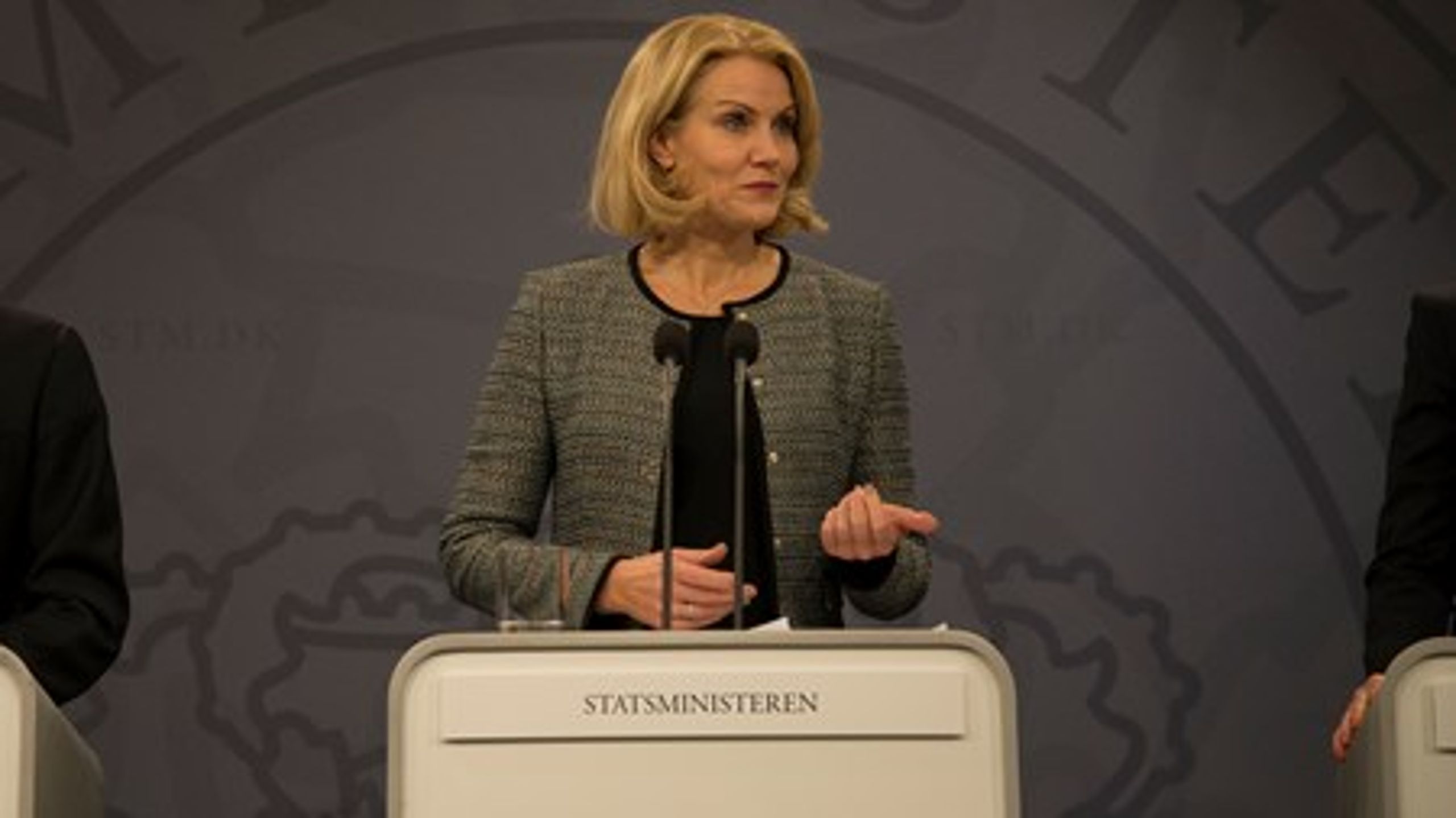Statsminister Helle Thorning-Schmidt (S) har etableret en stabil føring til sin udfordrer Lars Løkke Rasmussen (V) ,&nbsp;og der er ikke noget, der tyder på, at udfordreren er&nbsp;i stand til at indhente sin modstander.<br>
