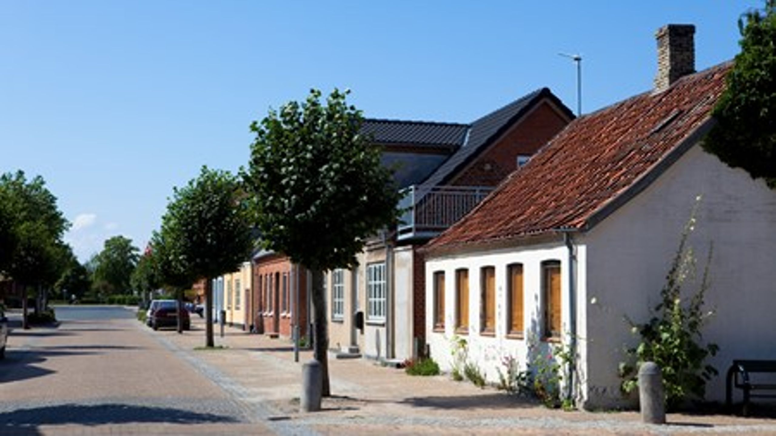 Problemer med køb og salg af boliger i udkantsområderne er i top på listen over, hvad danskerne mener, politikerne skal prioritere i valgkampen, når det kommer til boligpolitik. <br>
