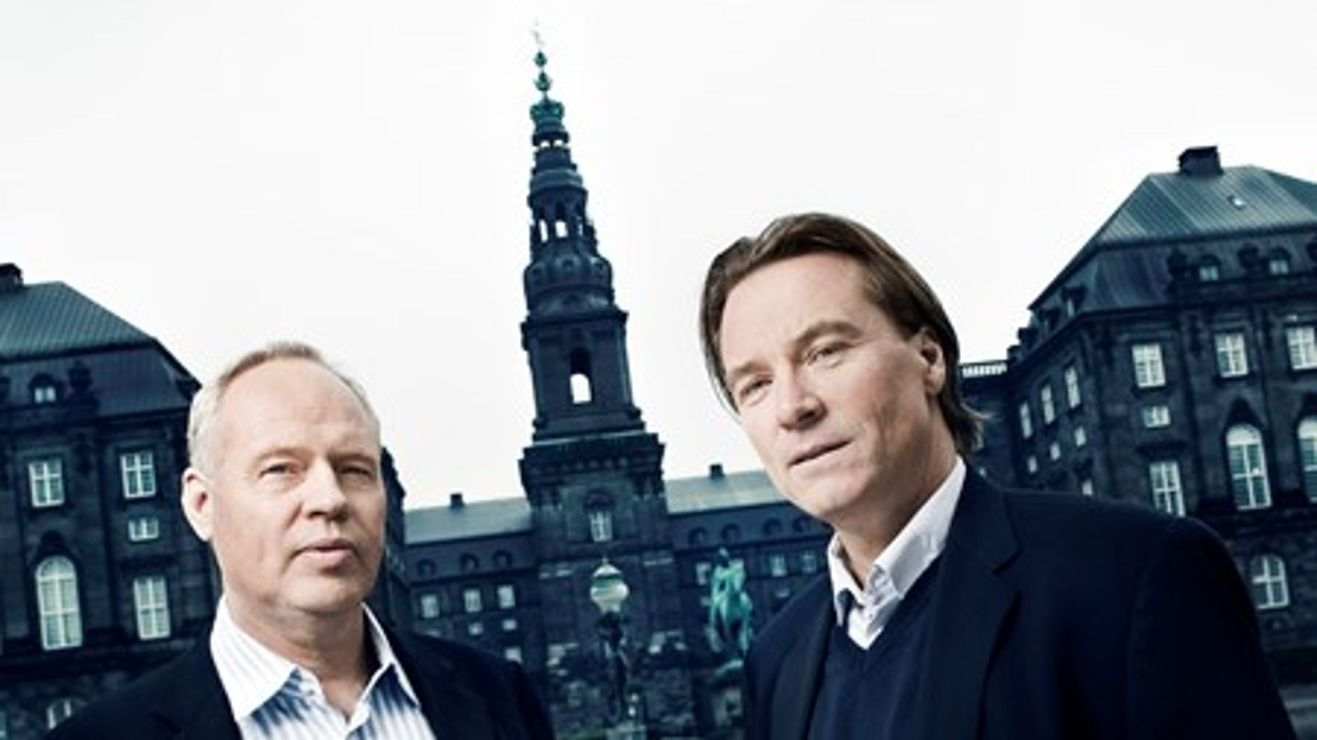 I sin ph.d.-afhandling retter Mette Bengtsson spotlightet mod det politiske kommentatorhold. I programmet Tirsdagsanalysen på TV2 News er det kommentatorer som Peter Mogensen og Michael Kristiansen, der deler ud af deres viden.