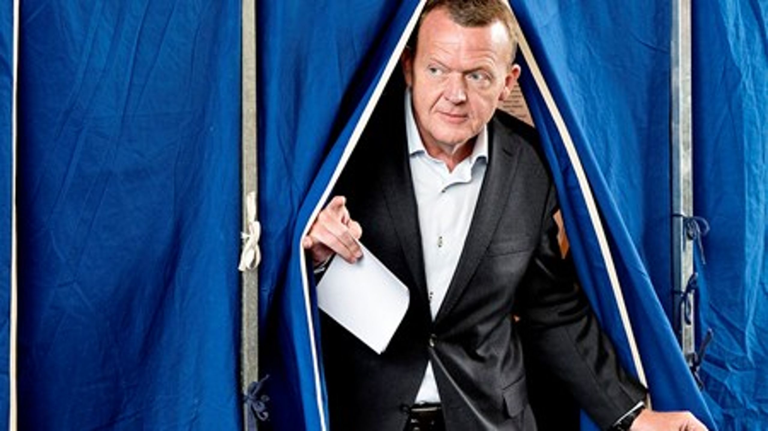 Lars Løkke Rasmussen stemmer på Nyboder Skole i København K