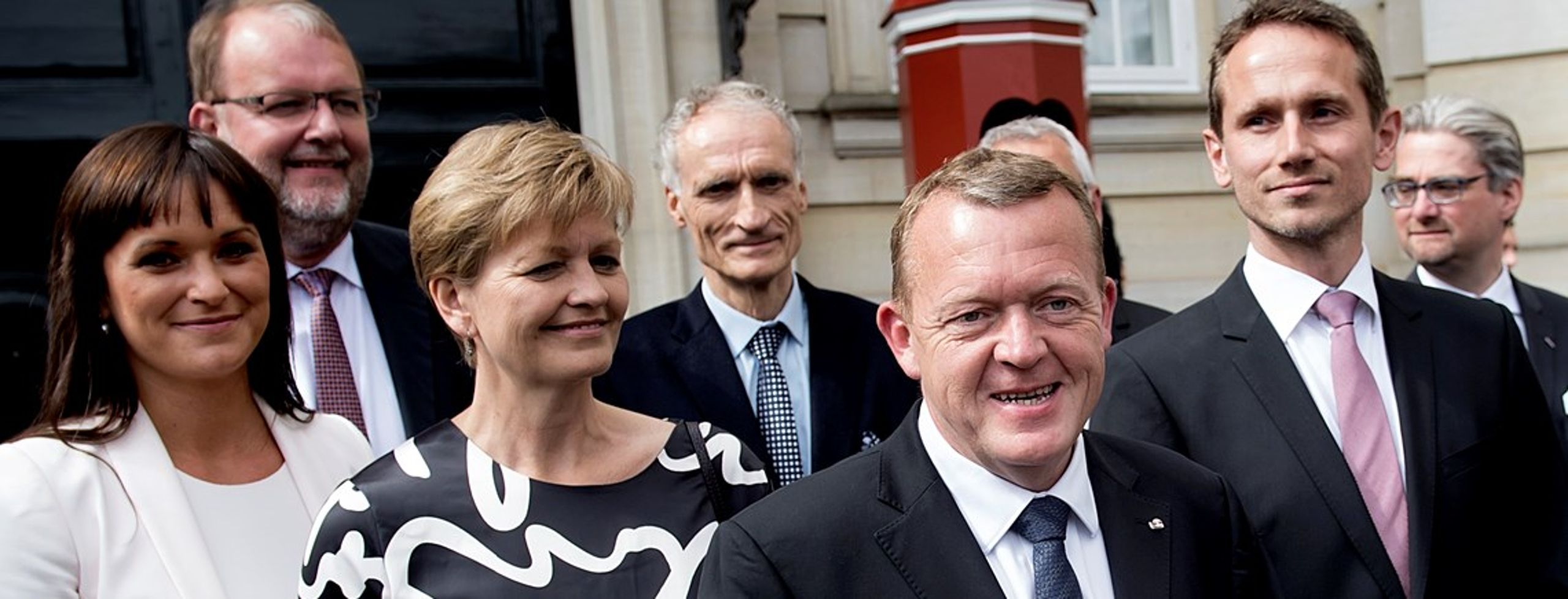 Statsminister Lars Løkke Rasmussen (V) præsenterede ny regering søndag. DN er bestemt ikke tilfredse. <br>