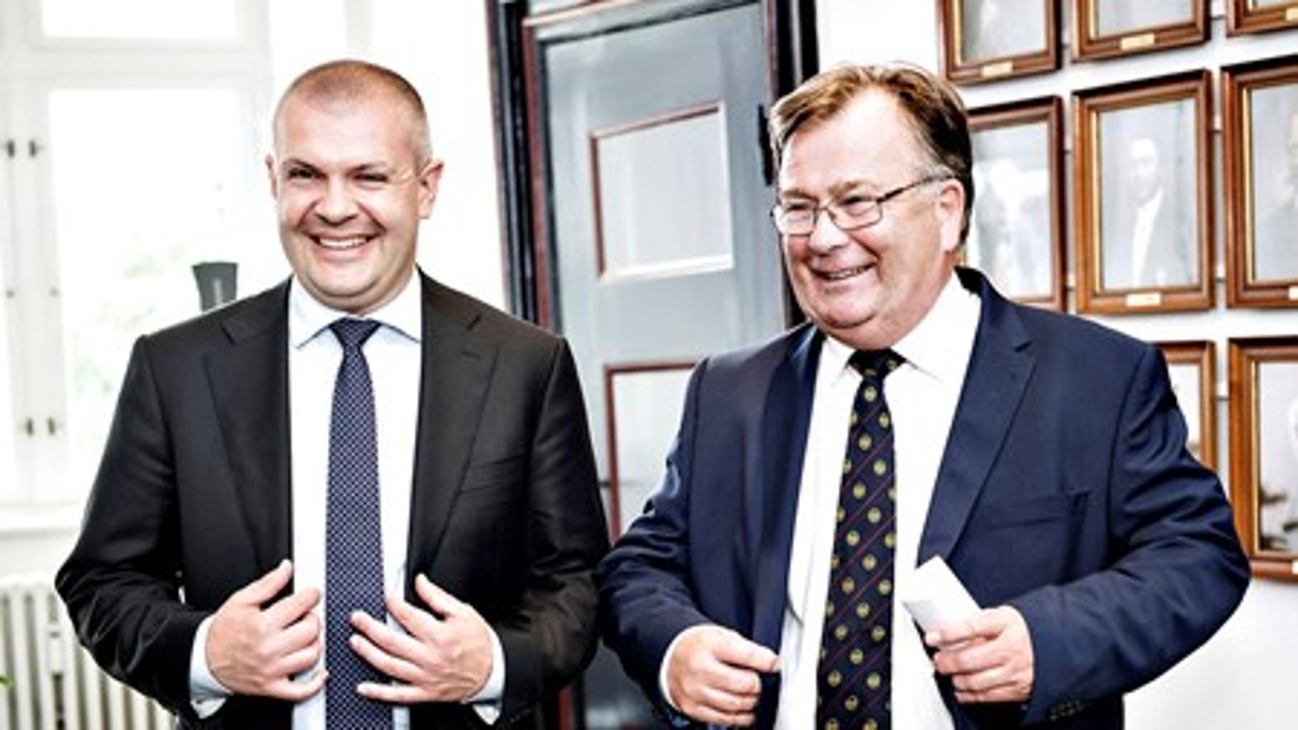 Bjarne Corydon og Claus Hjort Frederiksen holdt mandag deres anden fælles ministeroverdragelse i Finansministeriet. Denne gang var det Corydon, der overleverede ministeriet til Hjort Frederiksen.