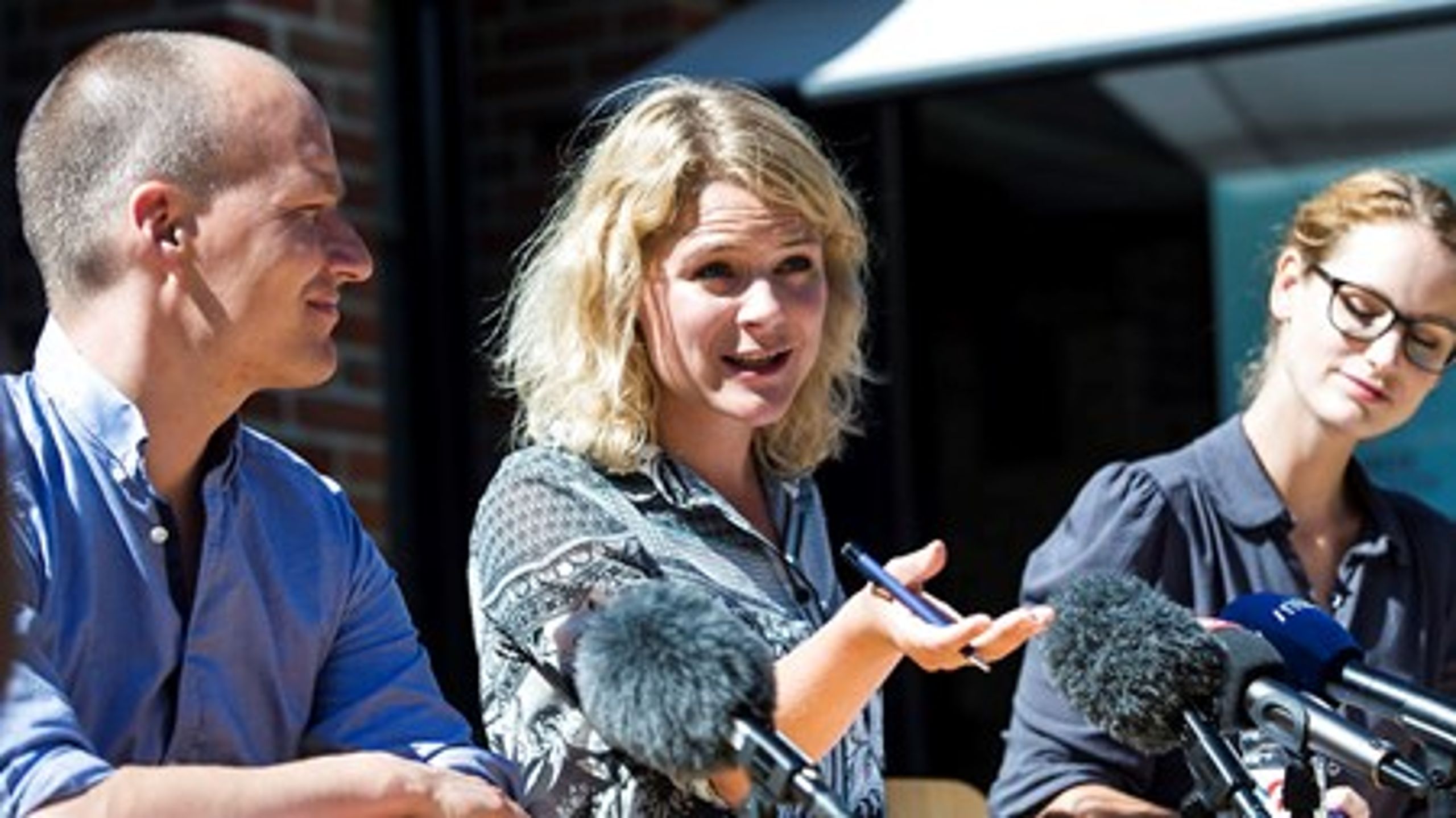 Enhedslisten holdt fredag pressemøde i forbindelse med deres sommergruppemøde i Kastrup. Fra venstre: Pelle Dragsted, Johanne Schmidt-Nielsen og Pernille Skipper.&nbsp;