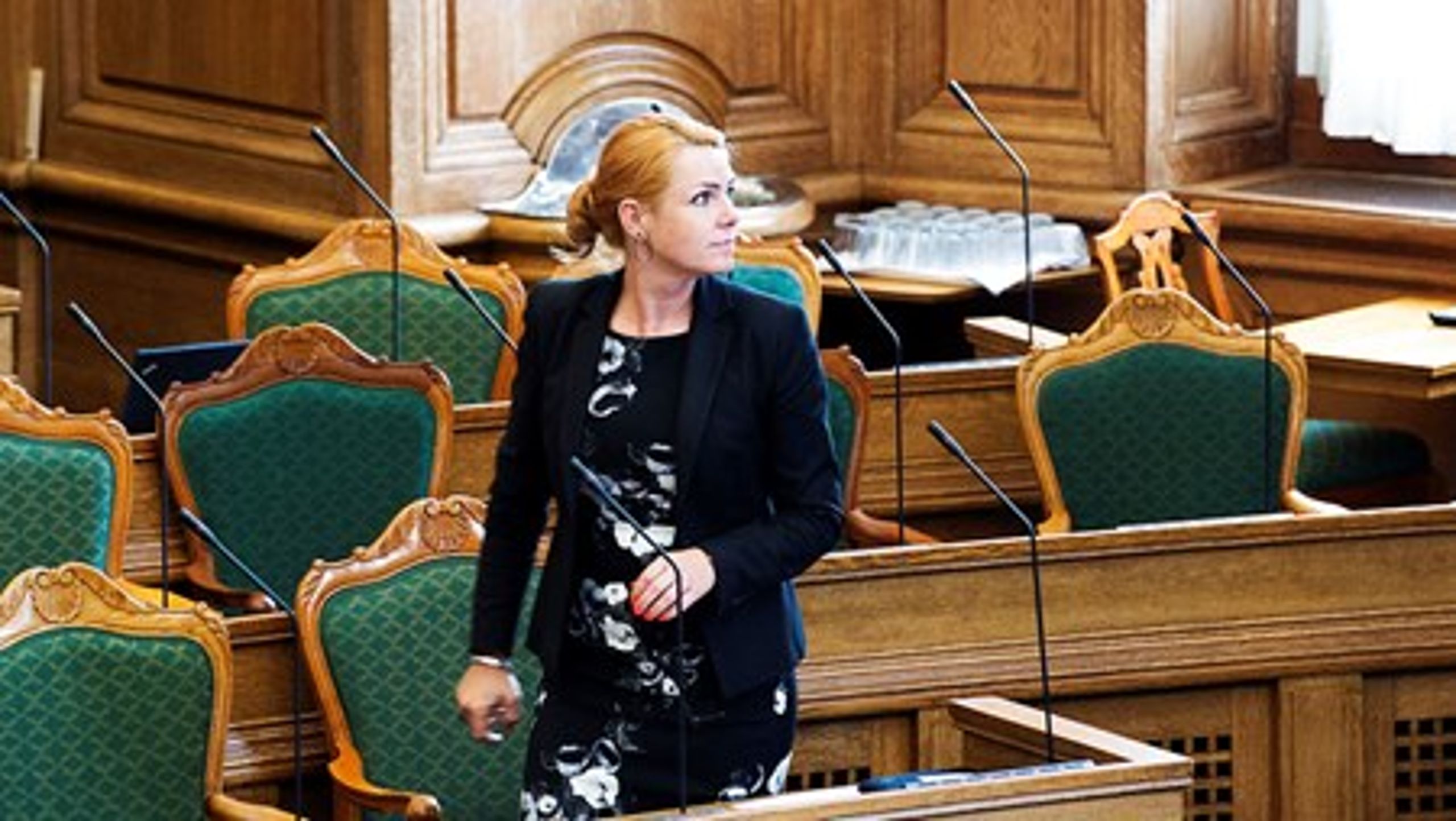 Onsdag bad integrationsminister Inger Støjberg (V) Indfødsretsudvalget om at genbehandle 2.500 dispensationssager om&nbsp;statsborgerskab. Torsdag har udvalget så igen givet dispensation i alle&nbsp;sager.&nbsp;