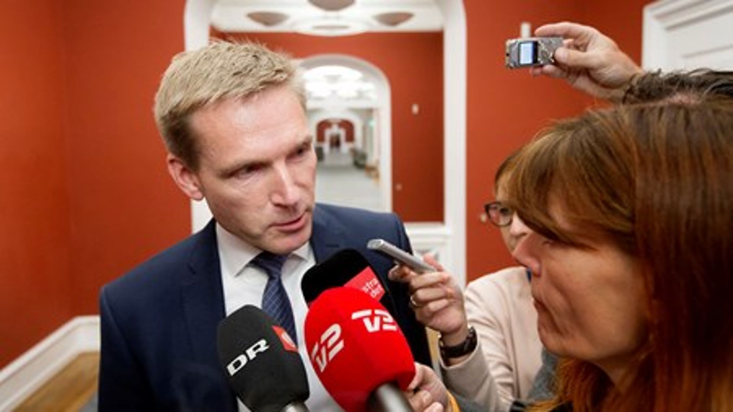 Dansk Folkepartis formand, Kristian Thulesen Dahl, vil gøre brug af en gammel grænseoverløber-aftale, der gør det muligt at sende folk retur til Tyskland.&nbsp;