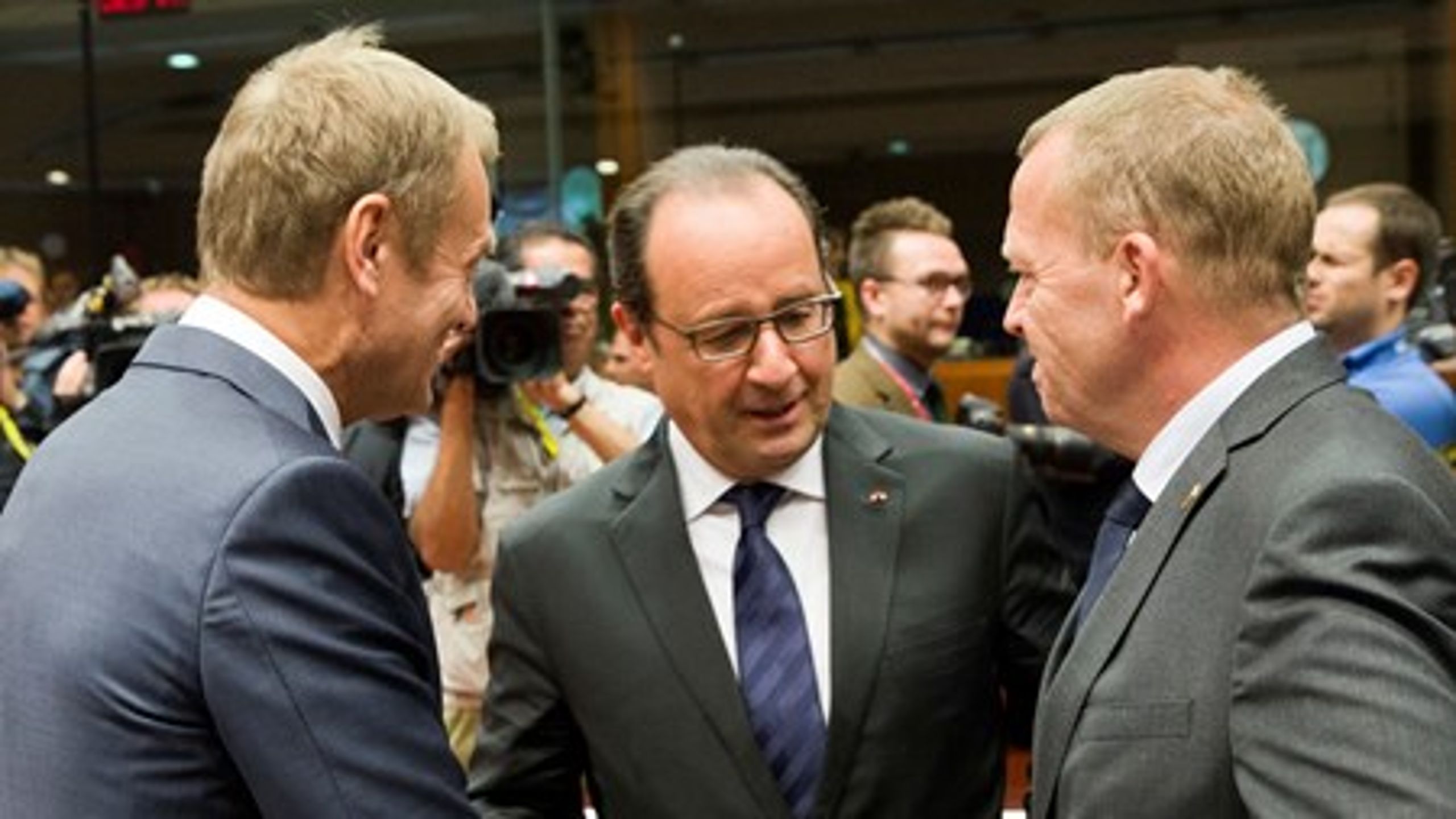 Statsminister Lars Løkke Rasmussen (t.h.) til topmødet i Bruxelles&nbsp;sammen med&nbsp;den franske&nbsp;præsident&nbsp;Franҫois&nbsp;Hollande (i midten) og formanden for Det Europæiske Råd, Donald Tusk (t.v.).