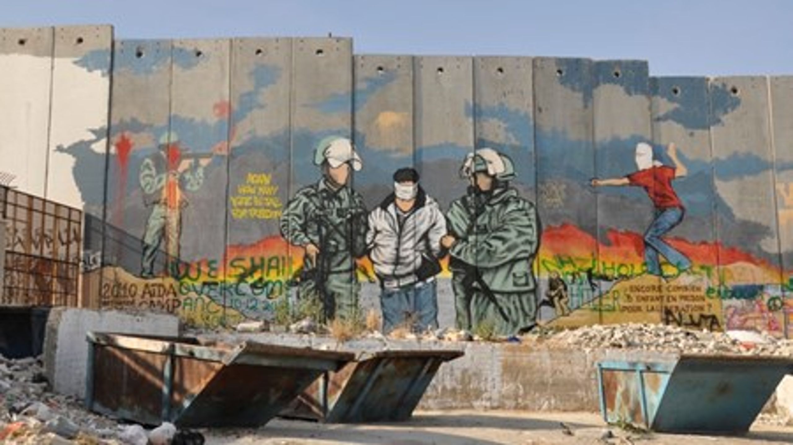 Palæstinensisk grafitti på muren, der deler Vestbredden og Israel.&nbsp;
