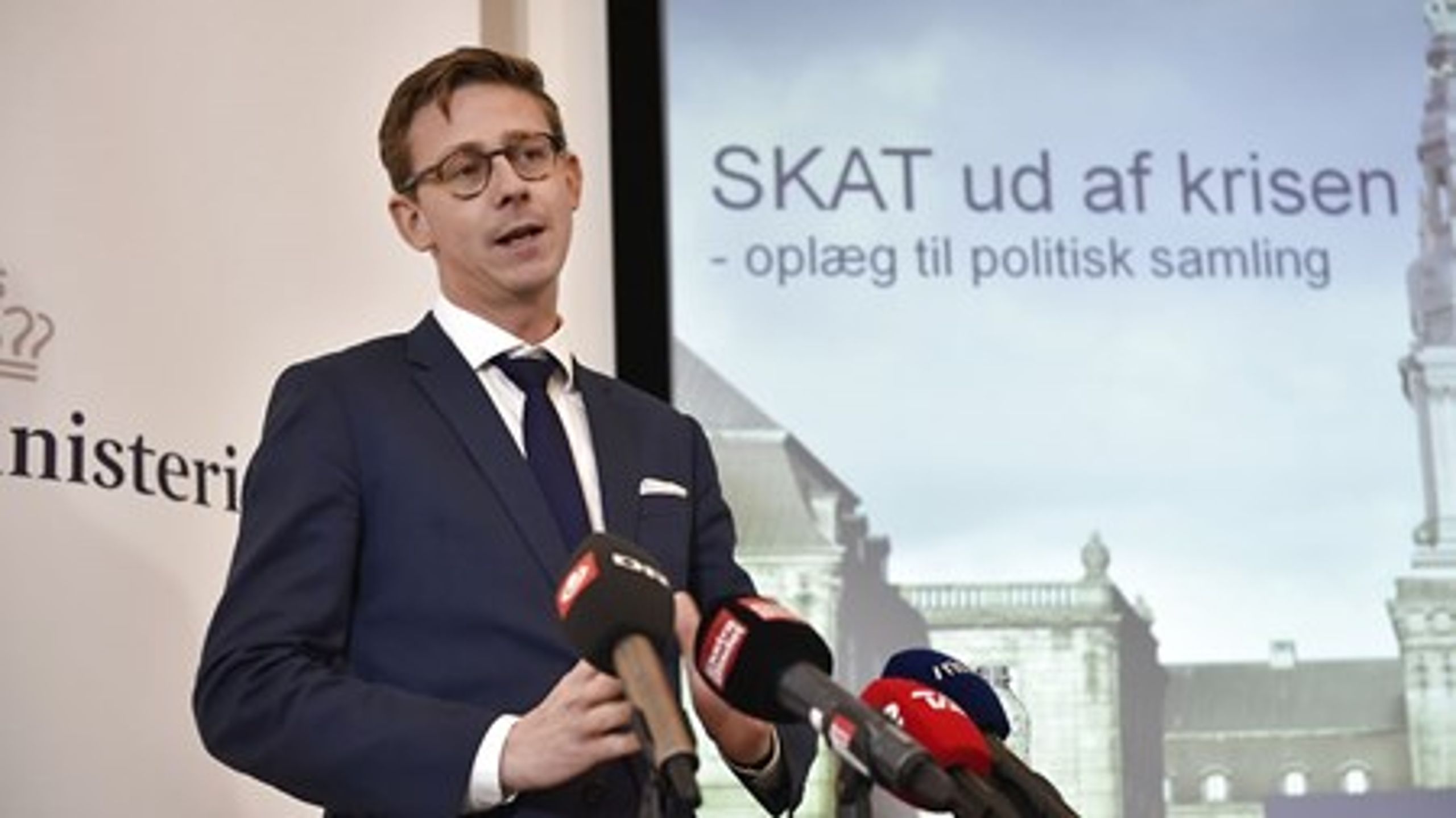 "Jeg tager naturligvis kritikken alvorligt," lyder det fra skatteminister Karsten Lauritzen, efter Skatteministeriet har fået skarp kritik fra Statsrevisorerne.&nbsp;