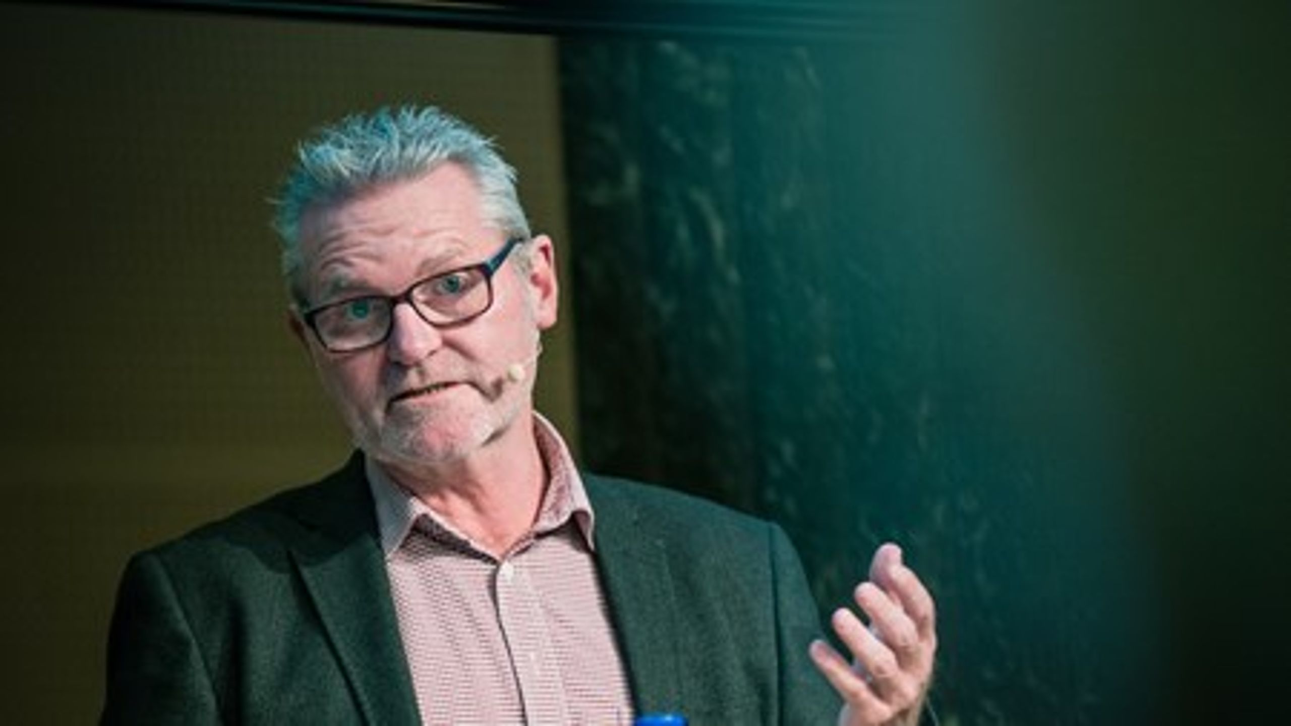 Socialdemokraternes boligordfører Jan Johansen kalder Dansk Folkepartis tilgang til <br>forhandlingerne om planloven for vrøvl. DF's ordfører mener, at Socialdemokraterne burde gå i dialog i stedet for at provokere. <br>