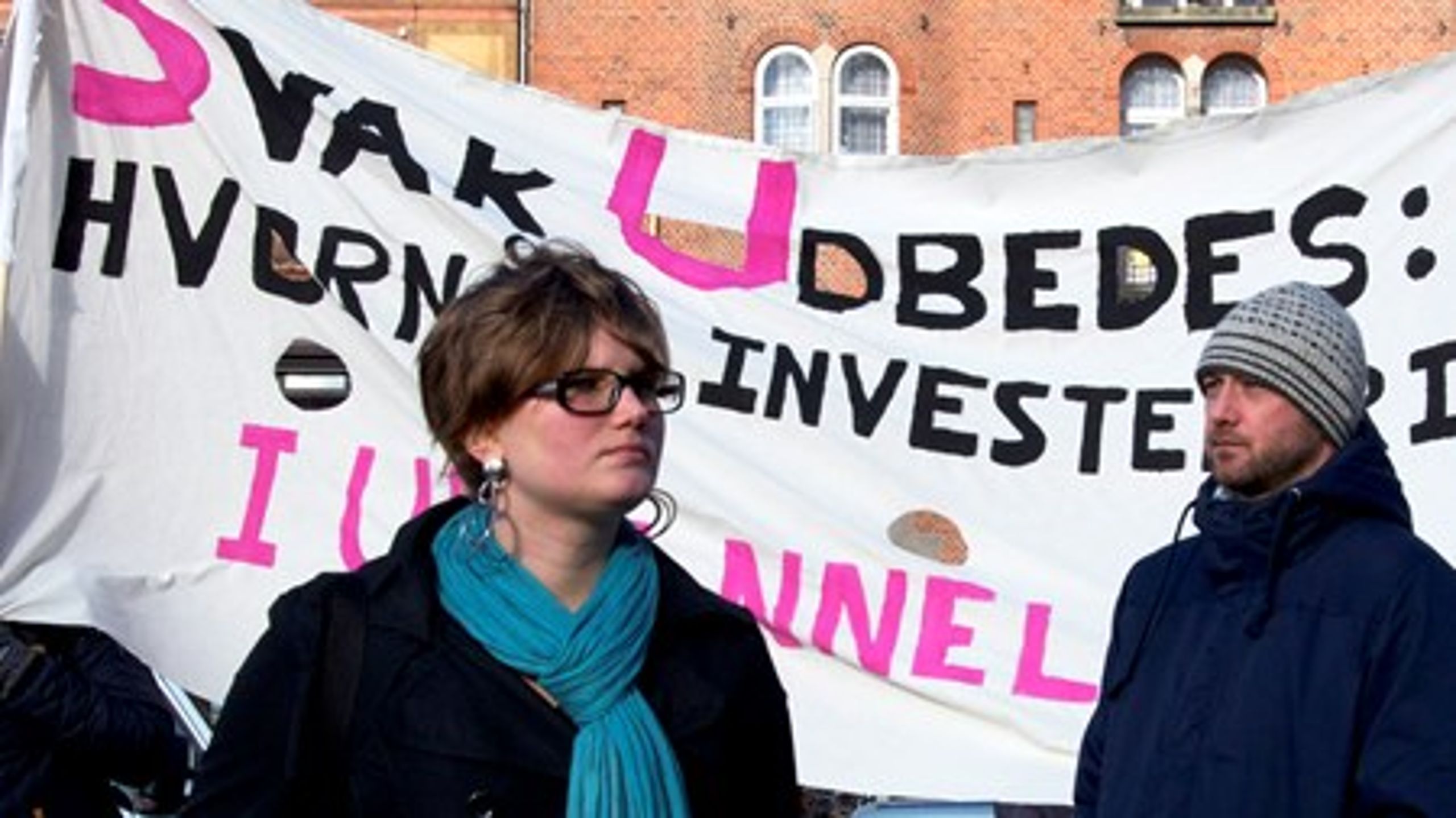 Danske Studerendes Fællesråd kritiserer uddannelsesminister Esben Lunde Larsen (V) for at lukke SU-rådet midt i udrulningen af den seneste reform af SU'en. Ministeren mener, rådet har udspillet sin rolle. <br>