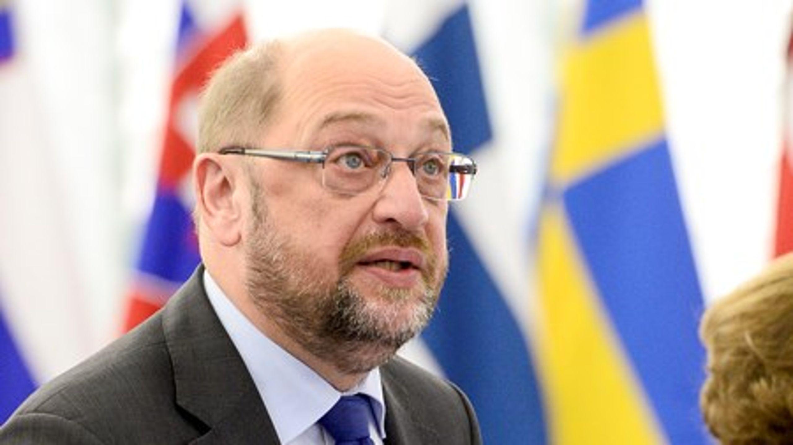 Formand for Europa-Parlamentet Martin Schulz talte mandag i telefon med statsminister Lars Løkke Rasmussen (V) om, at den danske regering skal sende en repræsentant til Parlamentet for at forklare det kontroversielle smykkeforslag.