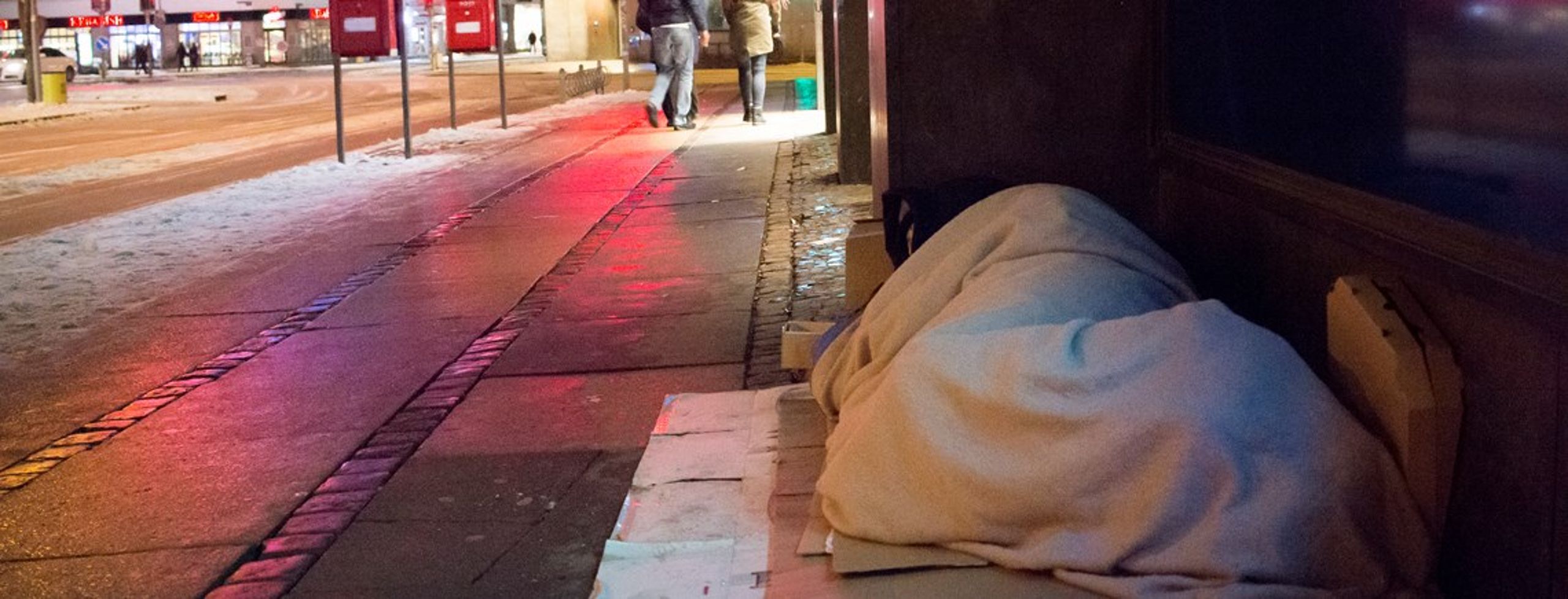 Hjemløs sover på gaden på Vesterbro i København 16.januar 2016, hvor frosten har bidt sig fast.