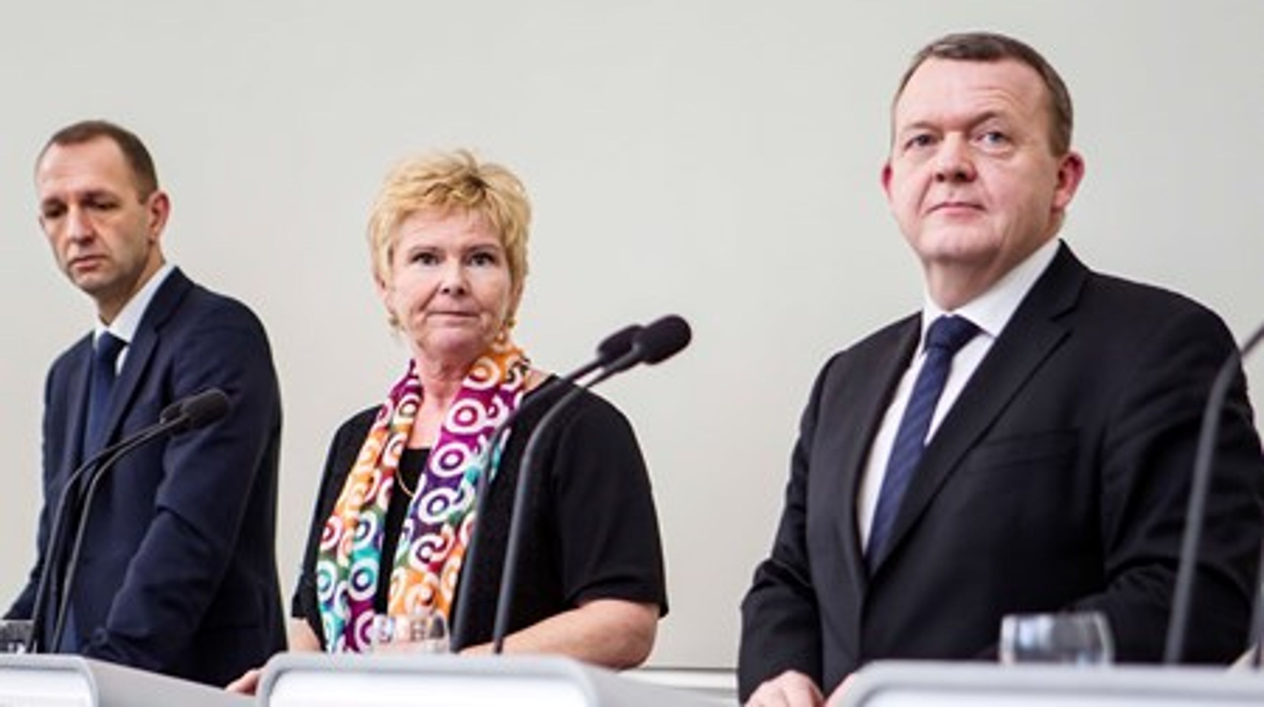 Regeringen og arbejdsmarkedets parter. DA's direktør Jacob Holbraad (tv.), LO's formand Lizette Risgaard og statsminister Lars Løkke Rasmussen (th.)