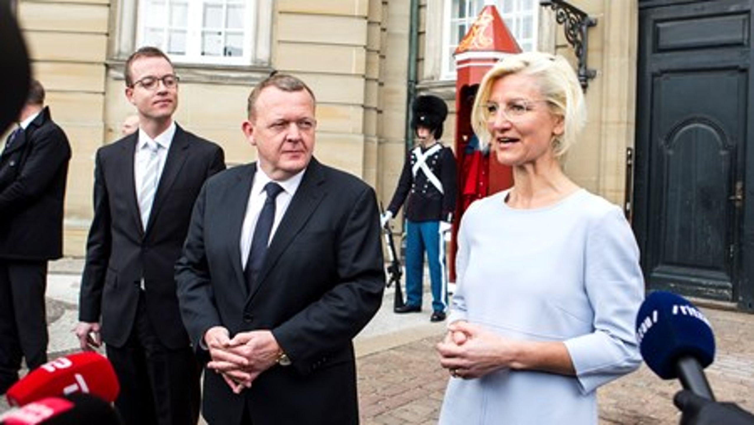 Statsminister Lars Løkke Rasmussen (V)&nbsp;sammen med sine to nye ministre.