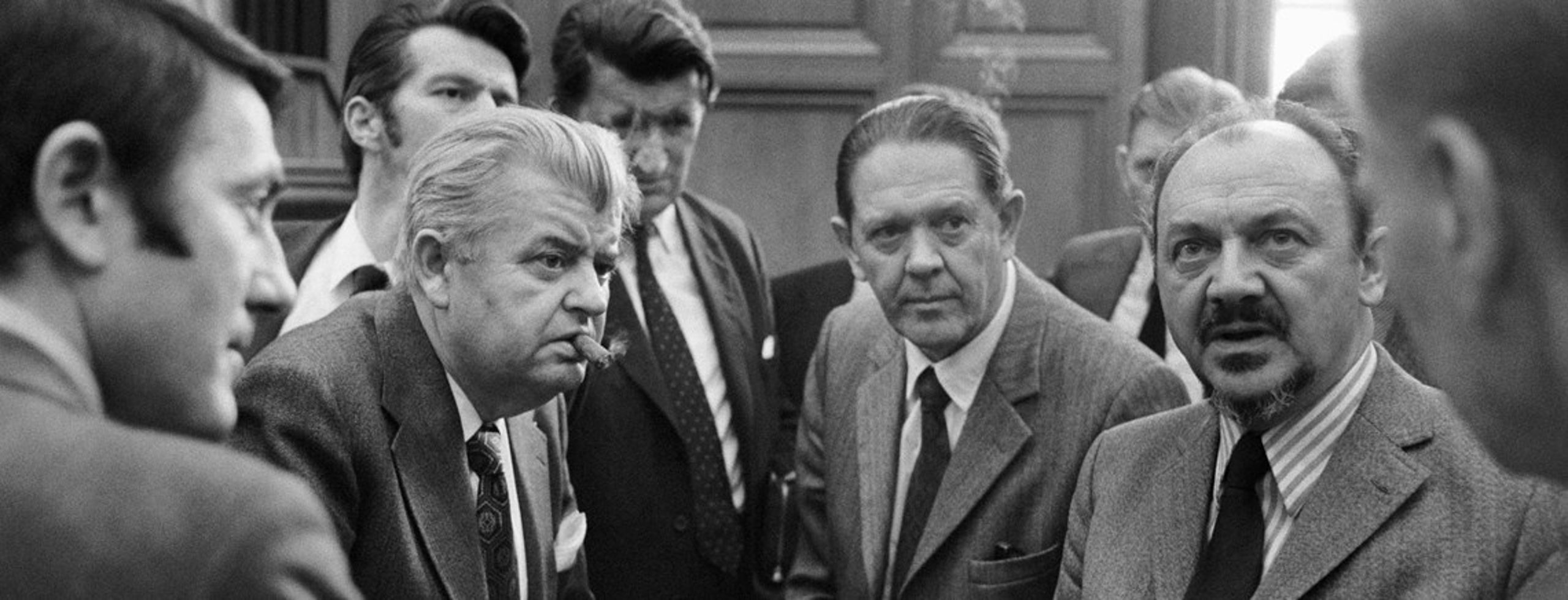 1973: Socialdemokratisk statsminister&nbsp;Anker Jørgensen (th.) i en skæbnestund i folketingssalen.