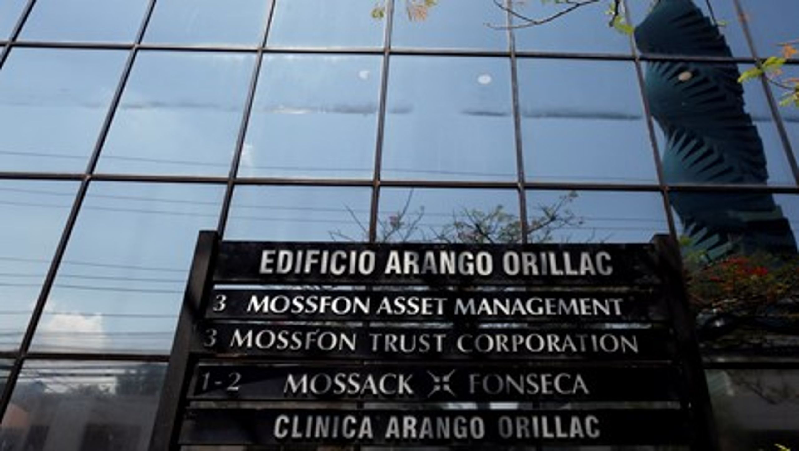 11,5 millioner dokumenter fra den mellem-amerikanske advokatvirksomhed Mossack Fonseca er blevet lækket og viser, at en lang række af banker og virksomheder er involveret i skattely i Panama.