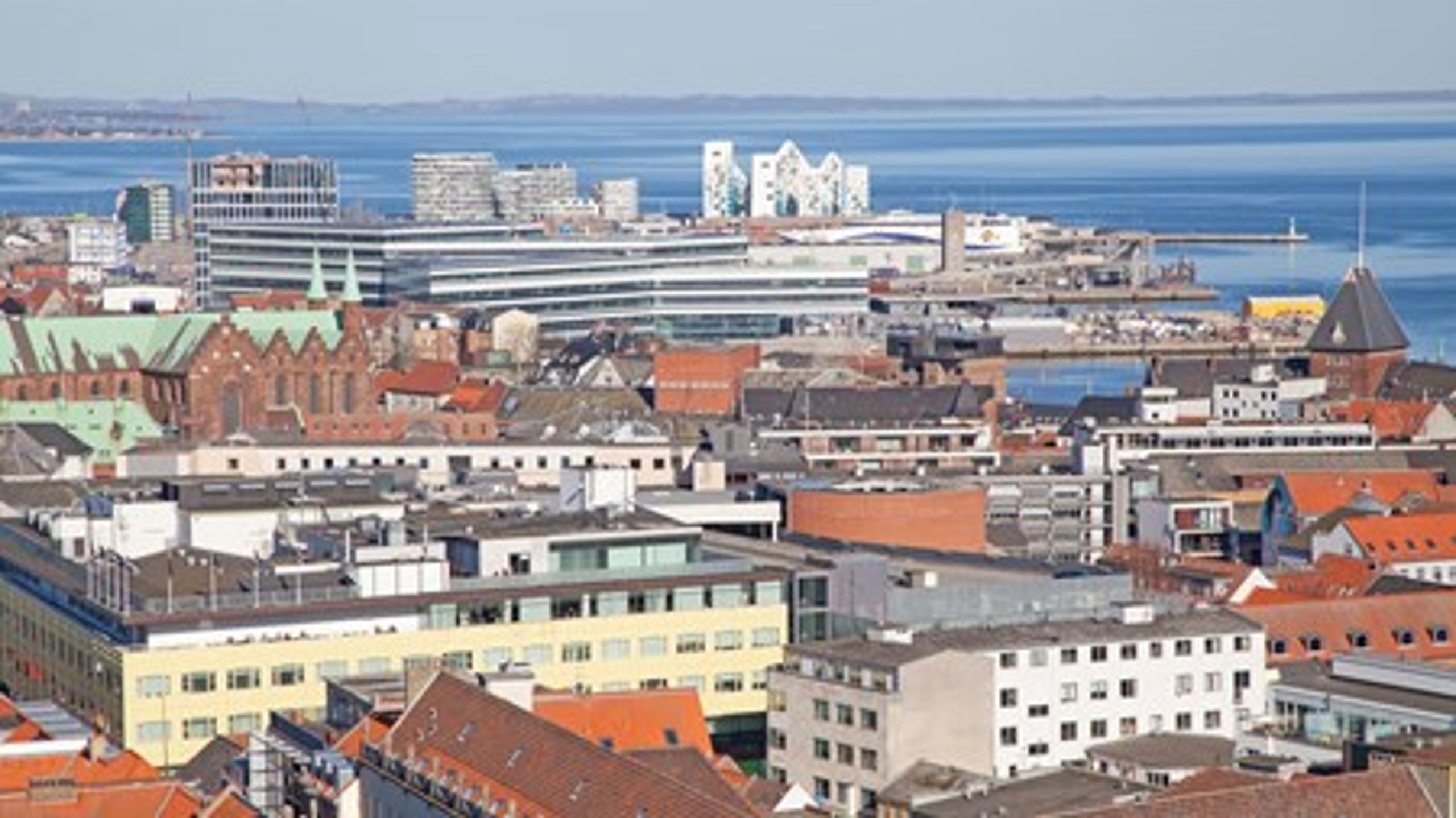 Et af Aarhus' store byudviklingsområder er på havnen, hvor der også er opført almene boliger. <br>