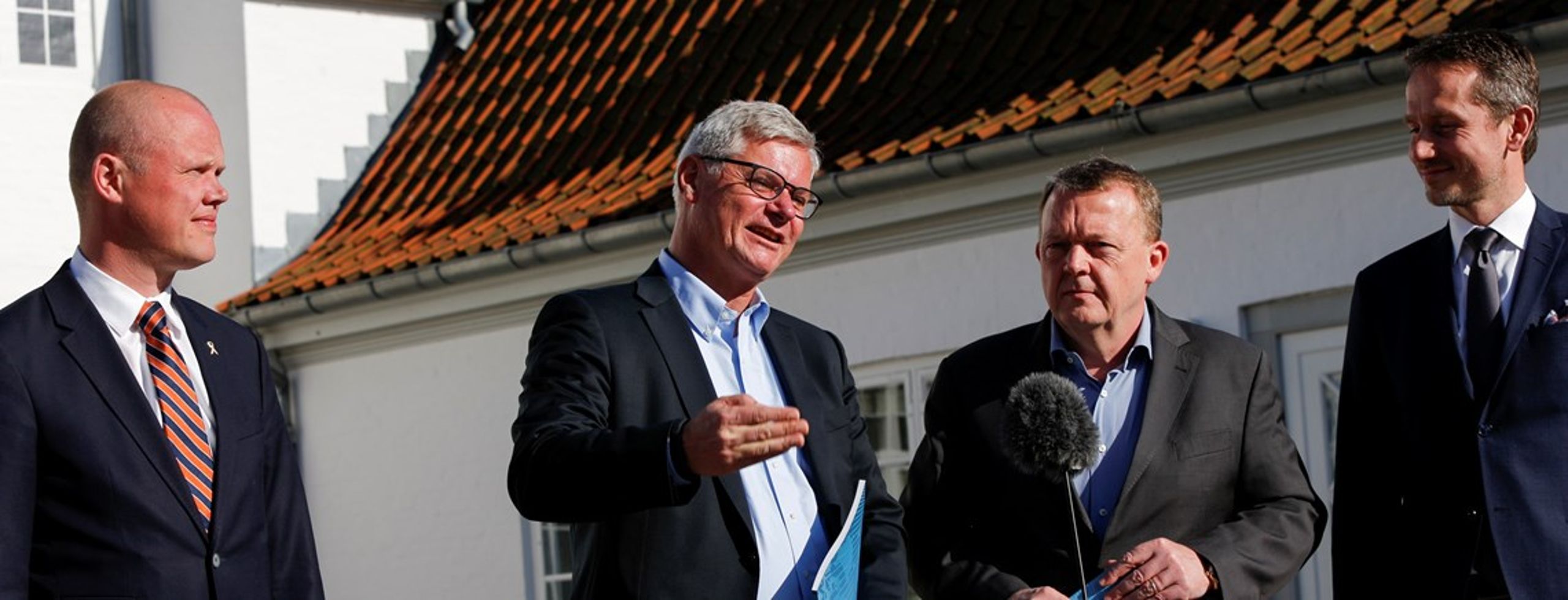 Udenrigsgransker Peter Taksøe-Jensen afleverede sine anbefalinger til fremtidens udenrigspolitik til&nbsp;regeringen søndag 1. maj 2015.