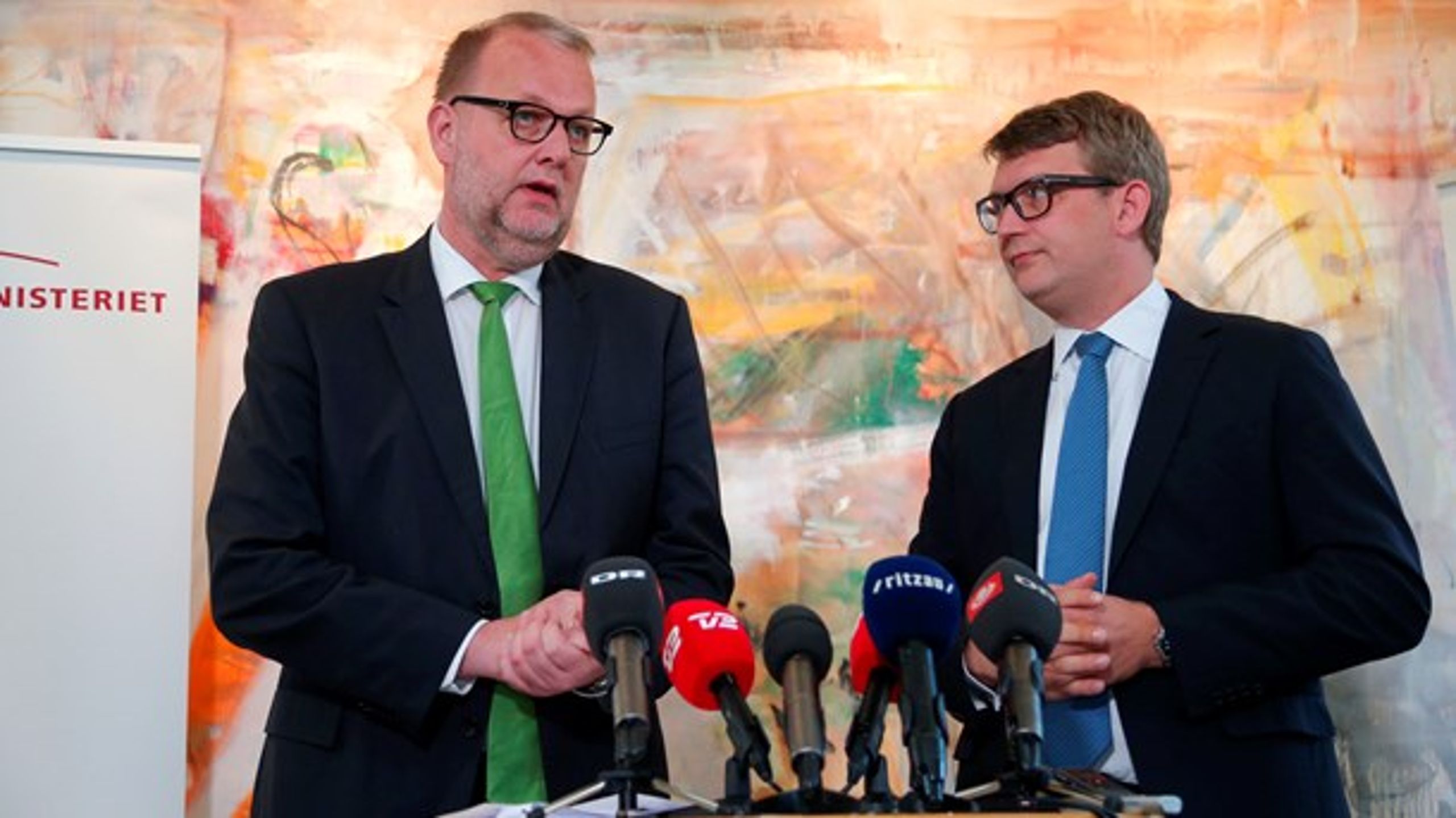 Energi-, forsynings- og klimaminister Lars Chr. Lilleholt (V) og erhvervs- og vækstminister Troels Lund Poulsen (V) fremlagde fredag regeringens bud på, hvordan det skal gøres billigere at være dansk energiforbruger.
