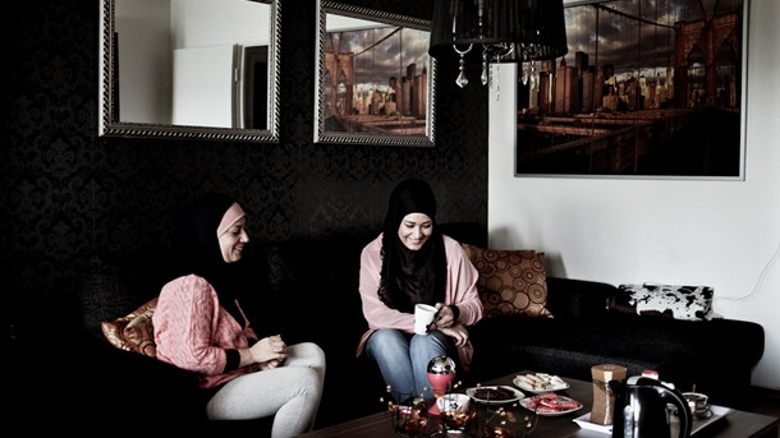 Rana og Zakeye er to&nbsp;af de 500 bydelsmødre, som landet over arbejder for at knytte indvandrerkvinder tættere til det danske samfund. OBS: Det er ikke kvinderne fra artiklen.&nbsp;