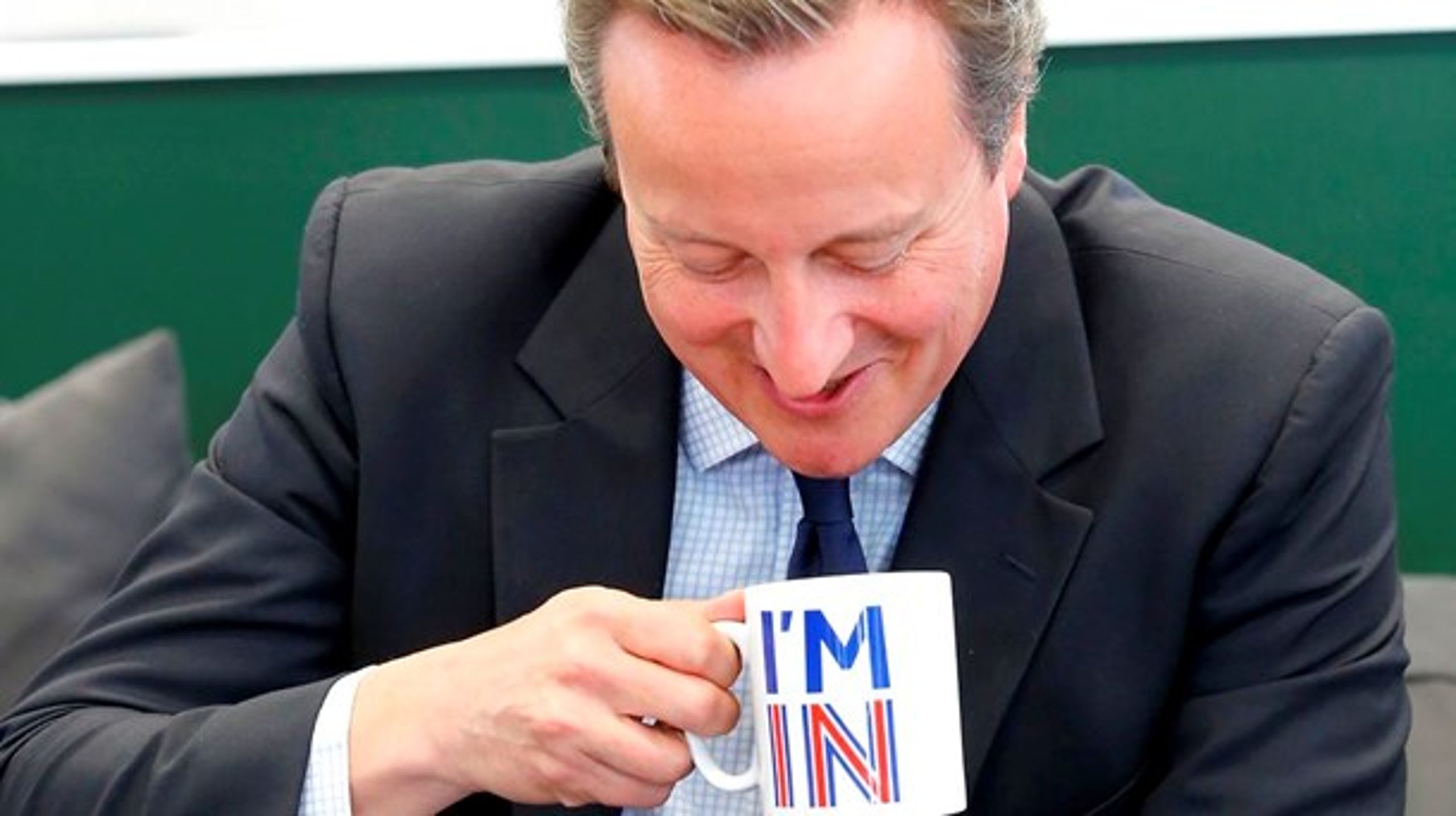 Premierminister David Cameron arbejder hårdt for et "In"-resultat ved folkeafstemning om EU-medlemskabet om under en uge. Spørgsmålet er, om han selv bliver inde, hvis han taber den.