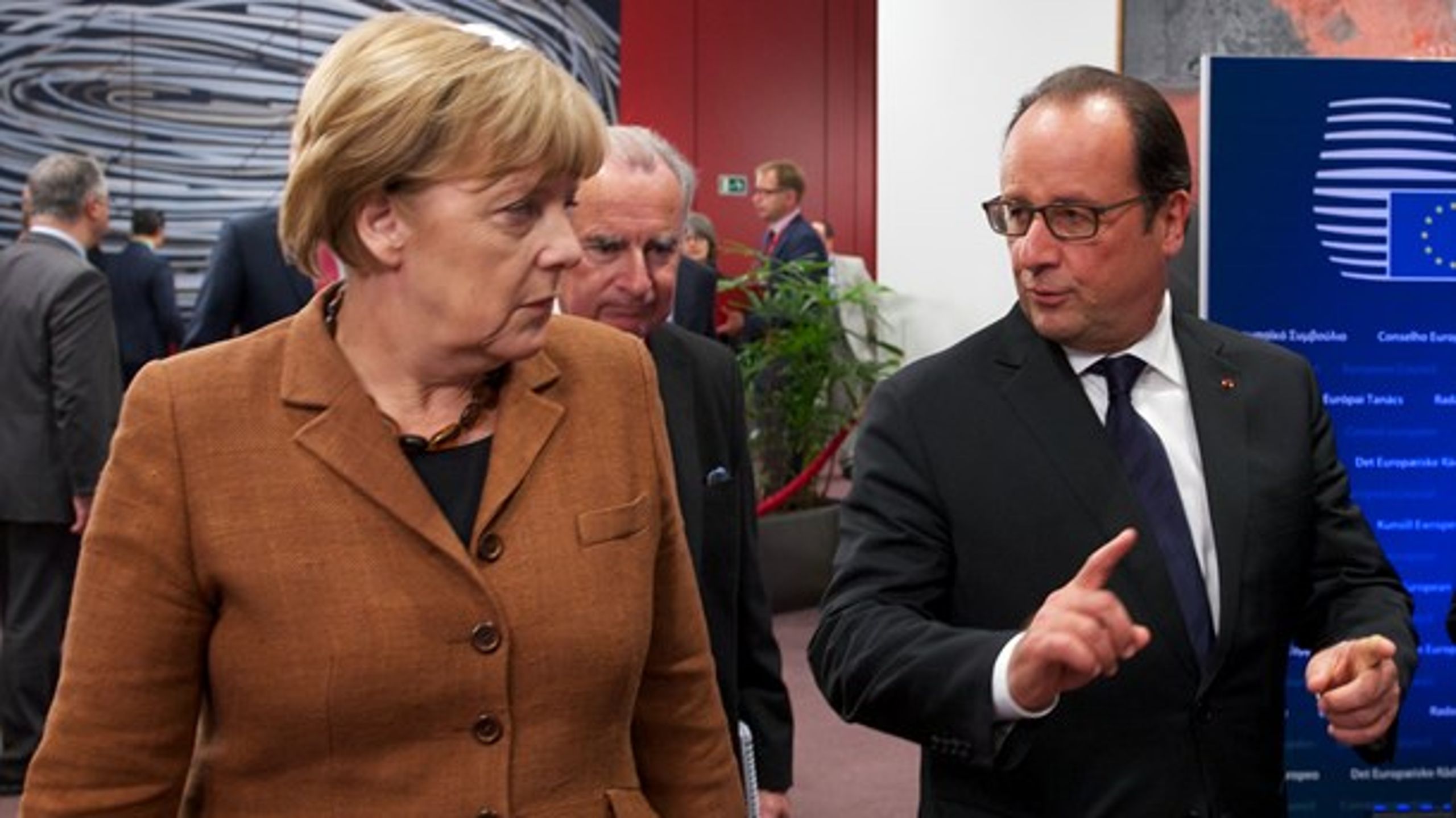 Den tyske kansler Angela Merkel og Frankrigs præsident François Hollande skal sammen med Italiens premierminister Matteo Renzi mandag diskutere Brexit og EU's håndtering af&nbsp;flygtningekrisen.