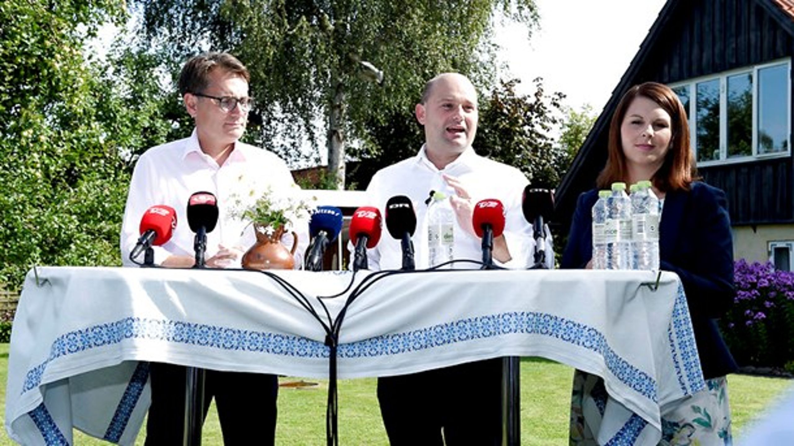 Konservative havde inviteret pressen med ind i Susanne Rishedes have i Lejre i forbindelse med partiets sommergruppemøde.