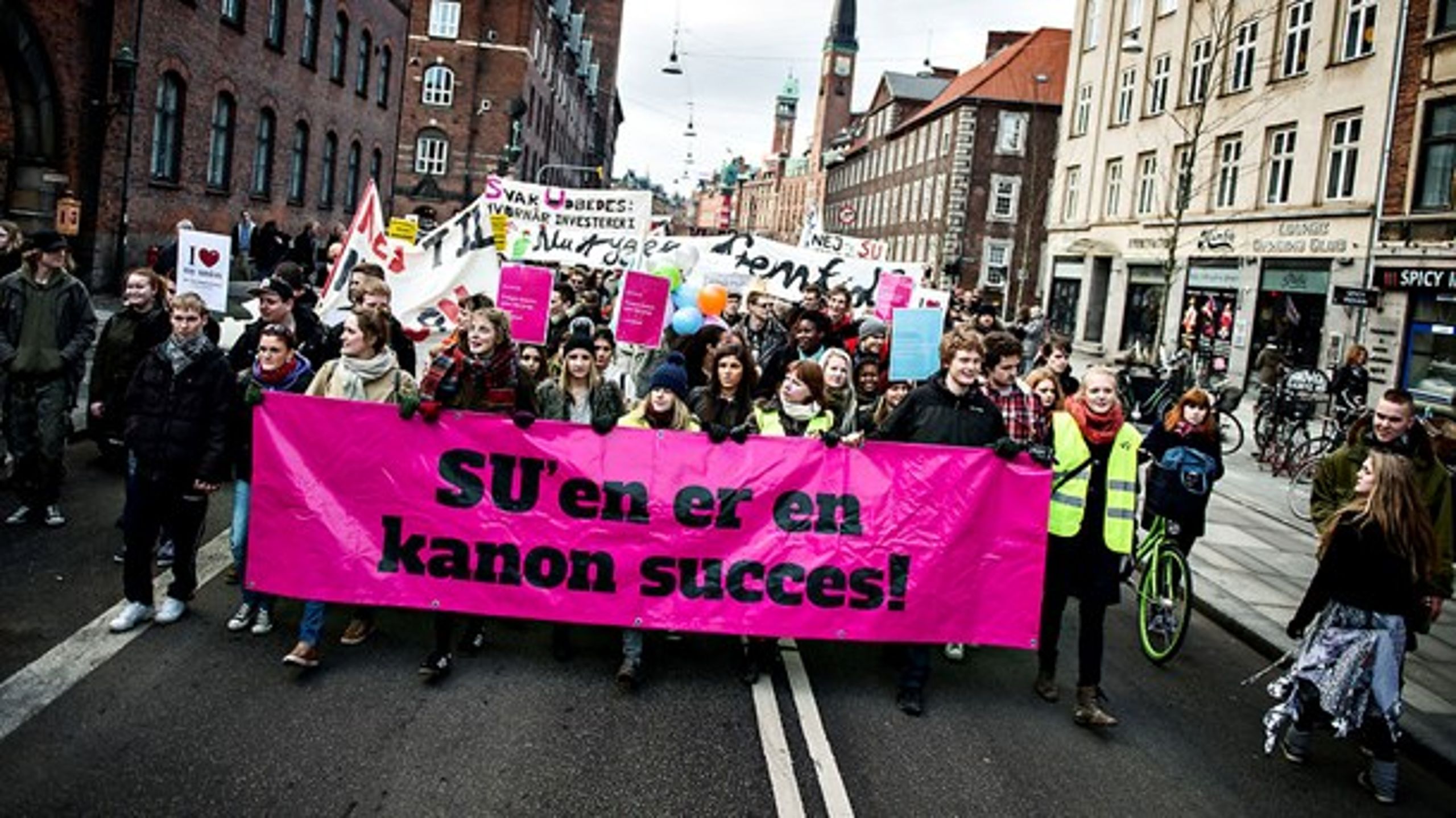 Det er ikke første gang, at SU-reformer har mødt modstand. Tilbage i 2013 gik danske gymnasieelever på gaden i protest.&nbsp;