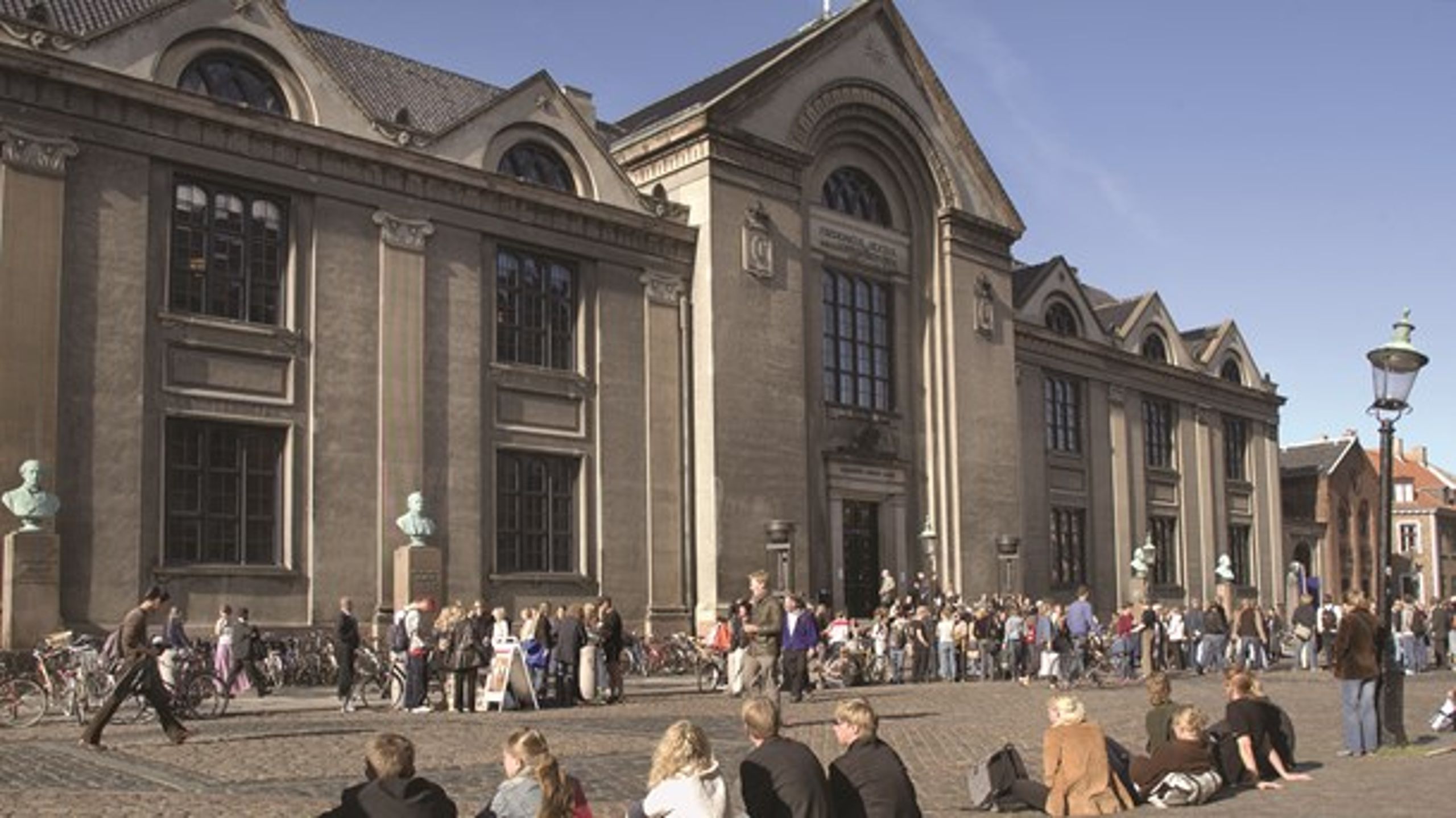 Københavns Universitet og Aalborg Universitet kritiseres begge af Rigsrevisionen for ikke at stille nok specifikke krav i forbindelse med bonus og engangsbetalinger til ansatte.<br>