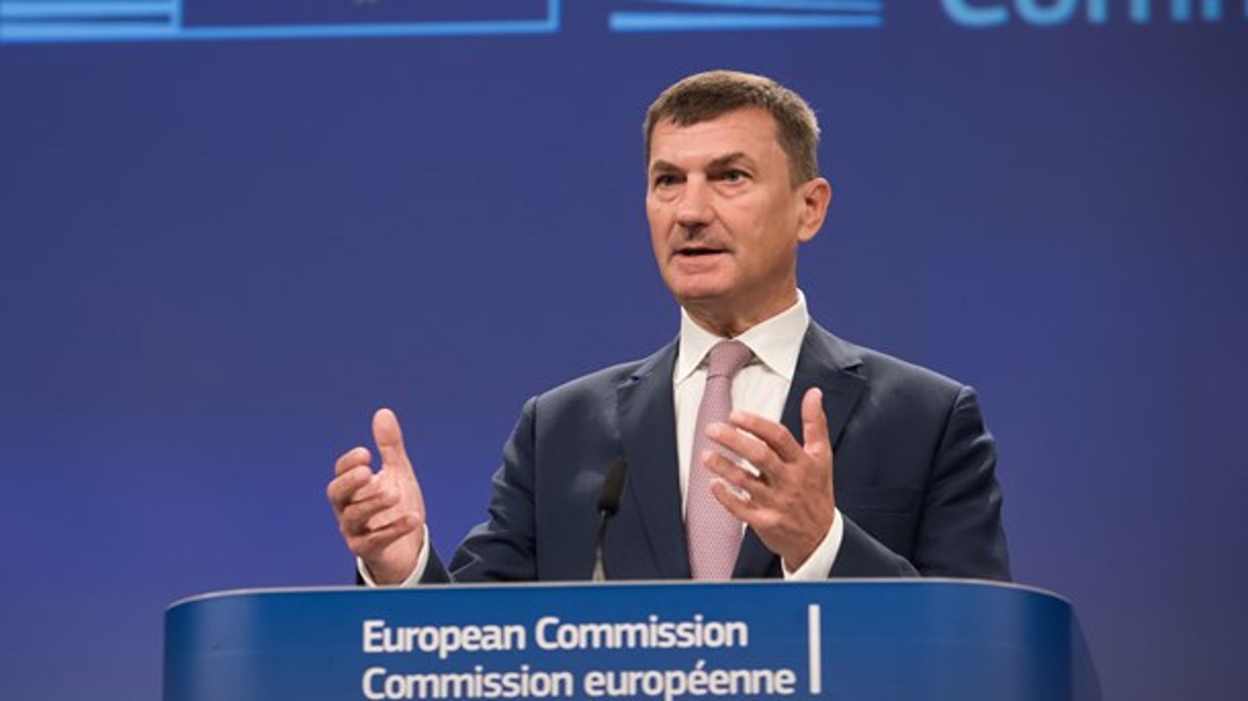 EU's næstformand med ansvar for det digitale indre marked Andrus Ansip præsenterede onsdag EU-Kommissionens nye bud på regler for&nbsp;roaming, der træder i kraft næste år.