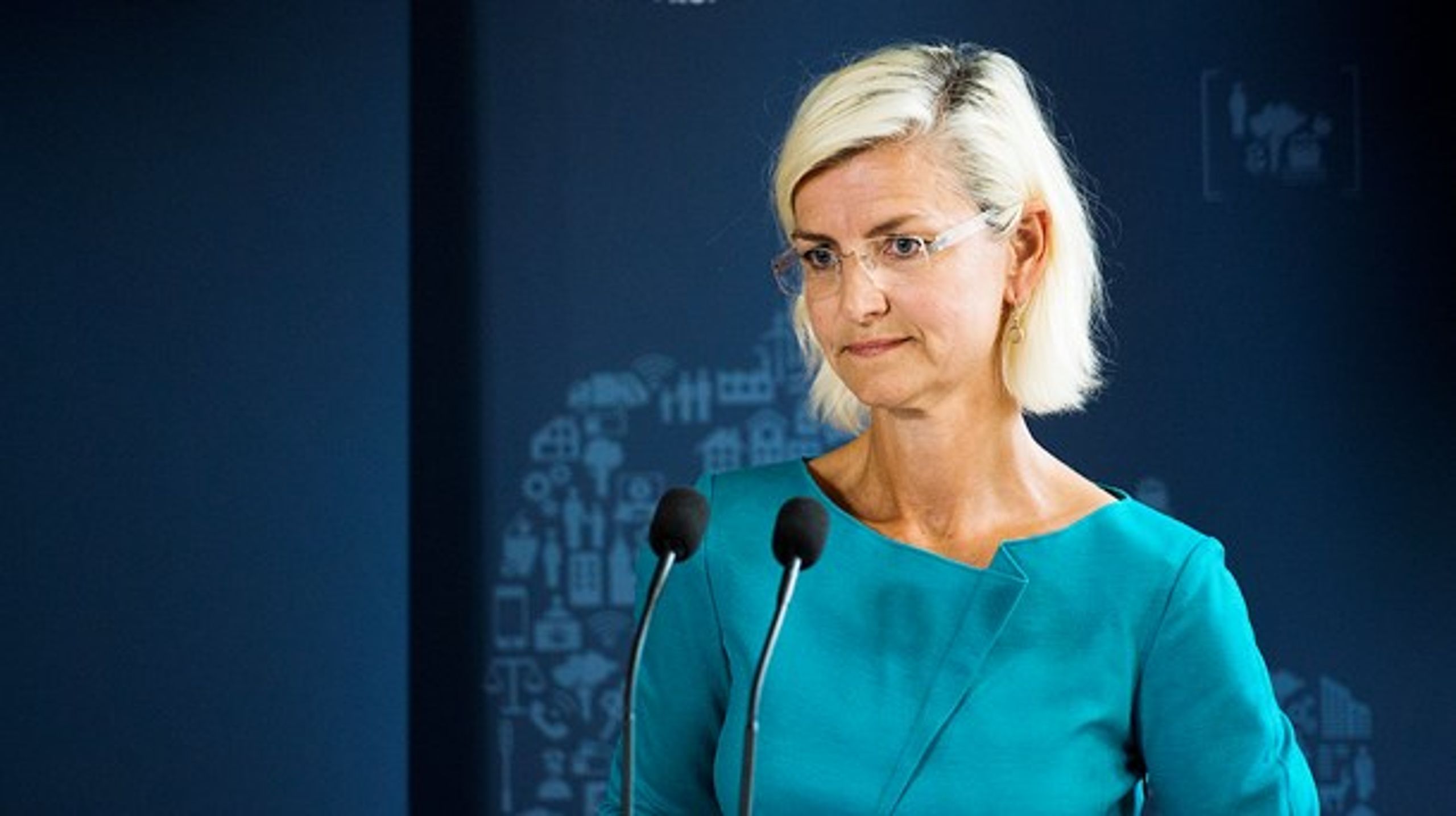 Uddannelses- og forskningsminister Ulla Tørnæs (V) vil ikke gribe ind i universiteternes autonomi. <br>