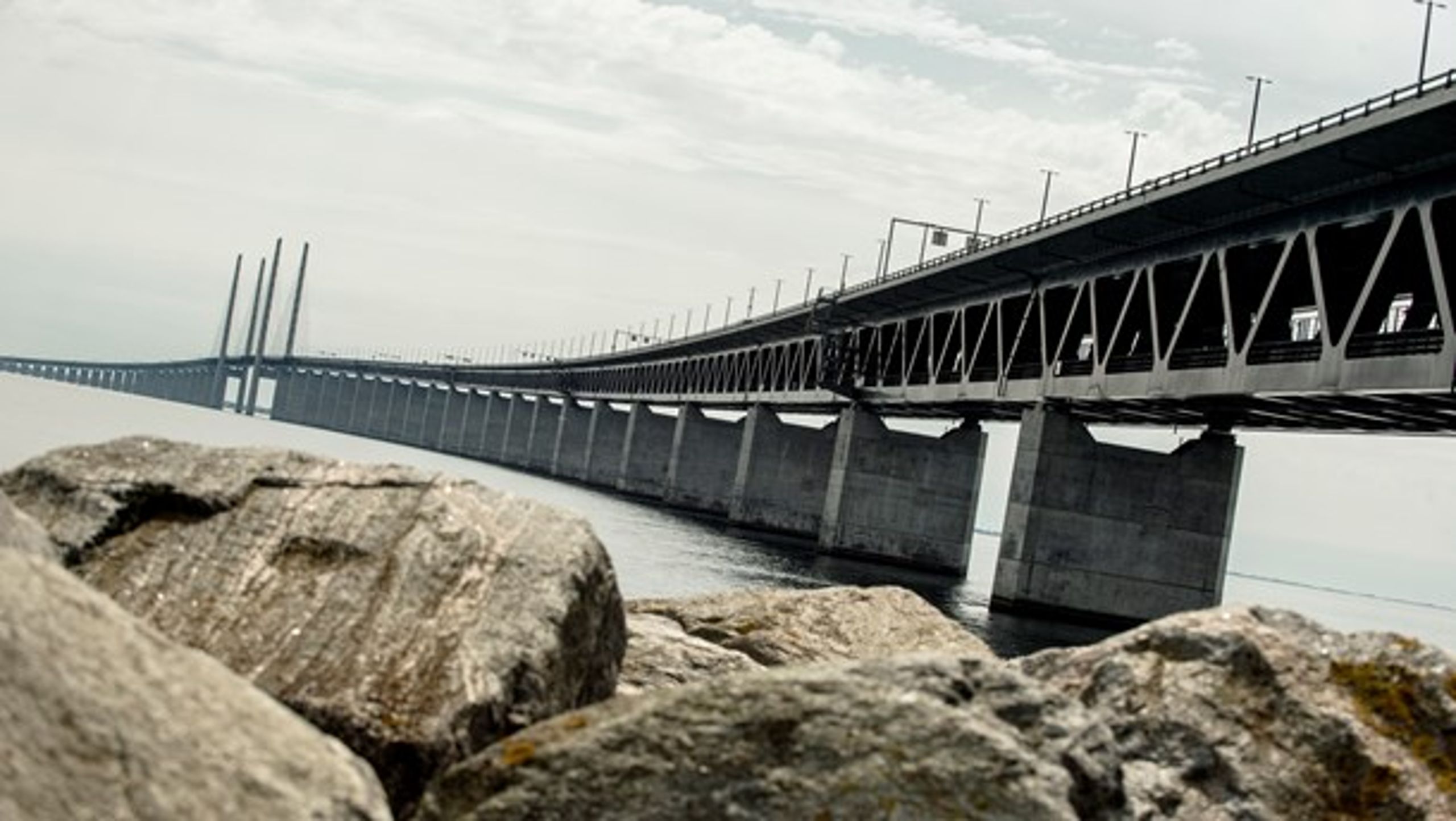 Der er brug for aflastning af Øresundsbroen, og det vil en fast forbindelse mellem Helsingør og Helsingborg kunne hjælpe med, skriver Henrik Fritzon.