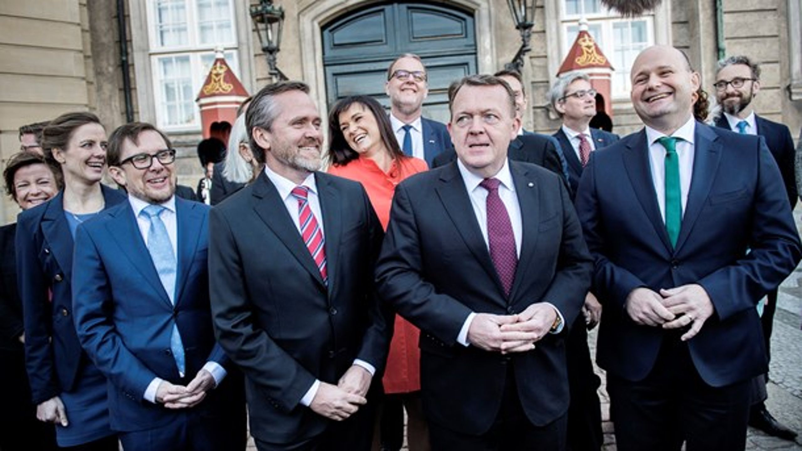 Den nye VLAK-regering da den&nbsp;blev præsenteret på Amalienborg slotplads mandag. De grønne ngo'er har større håb til den end V-regeringen.