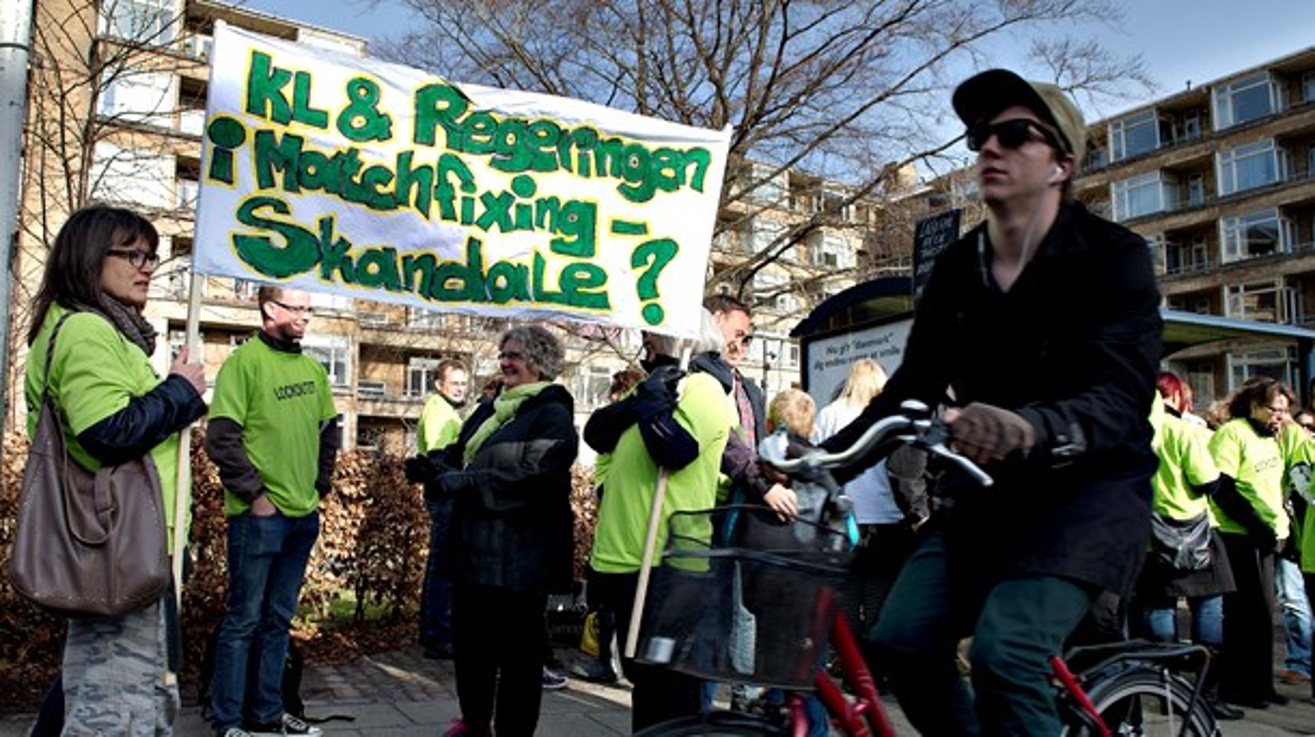 Vrede lærere demonstrerede uden for KL-møde i Aalborg. Nu bekræftes deres beskyldninger af nye udtalelser fra Helle Thorning-Schmidt, mener de.