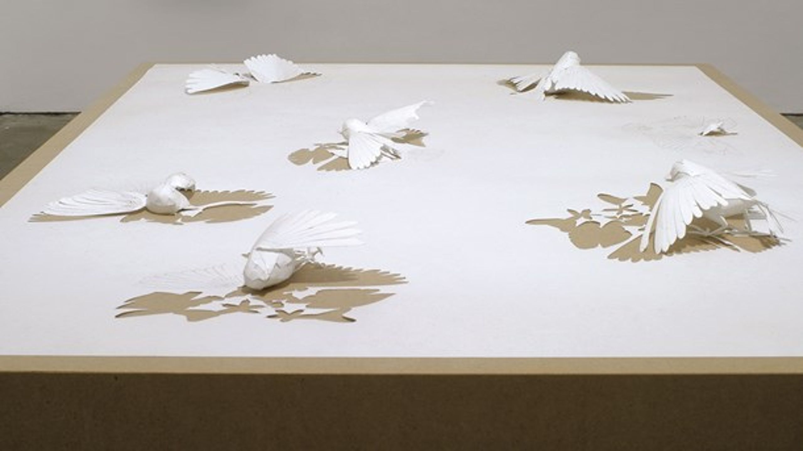 Peter Callesens kunstværk Birds Trying to Escape their Drawing.