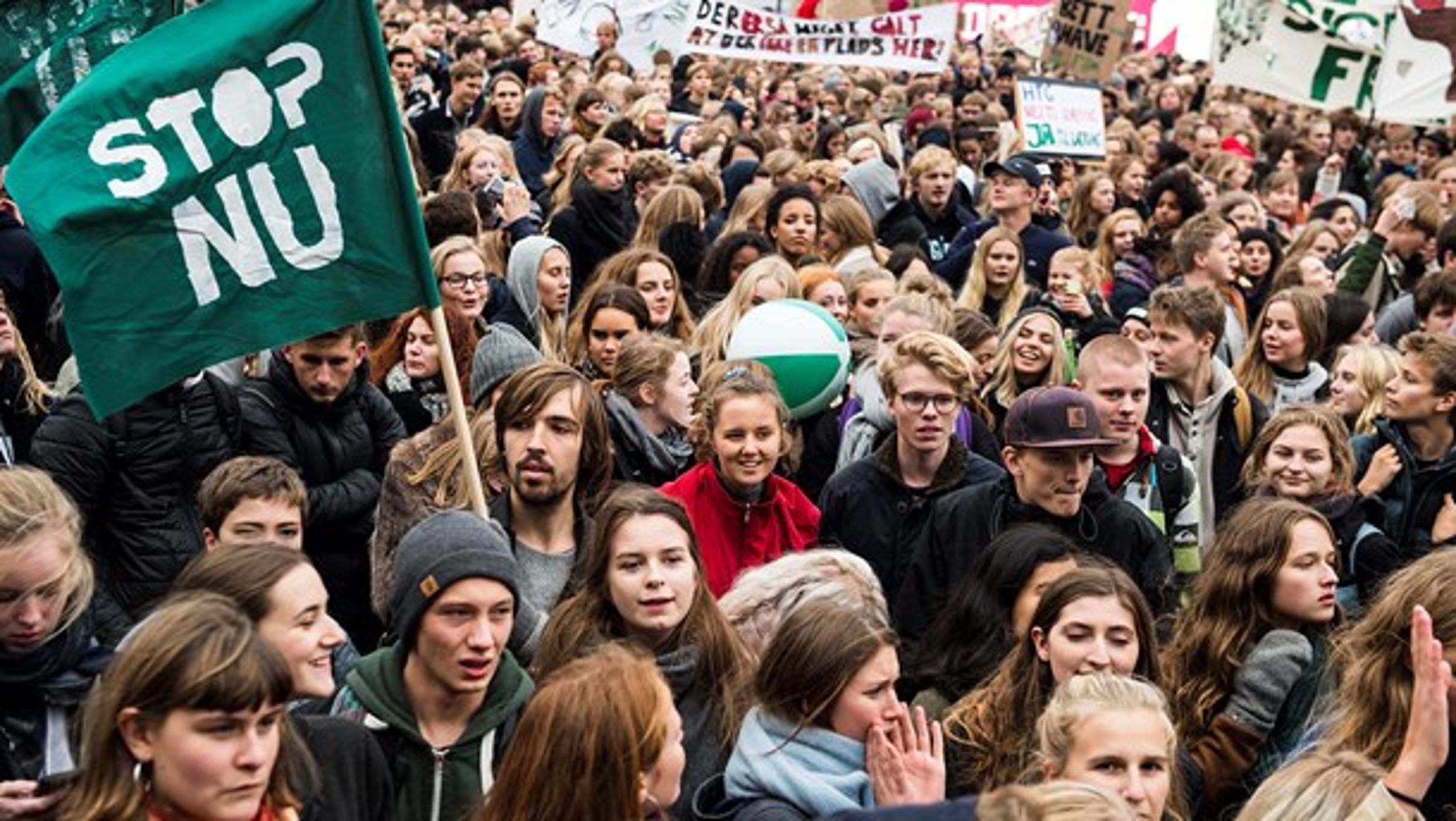 Loven om begrænsningen af uddannelser førte til demonstrationer på Christiansborg.