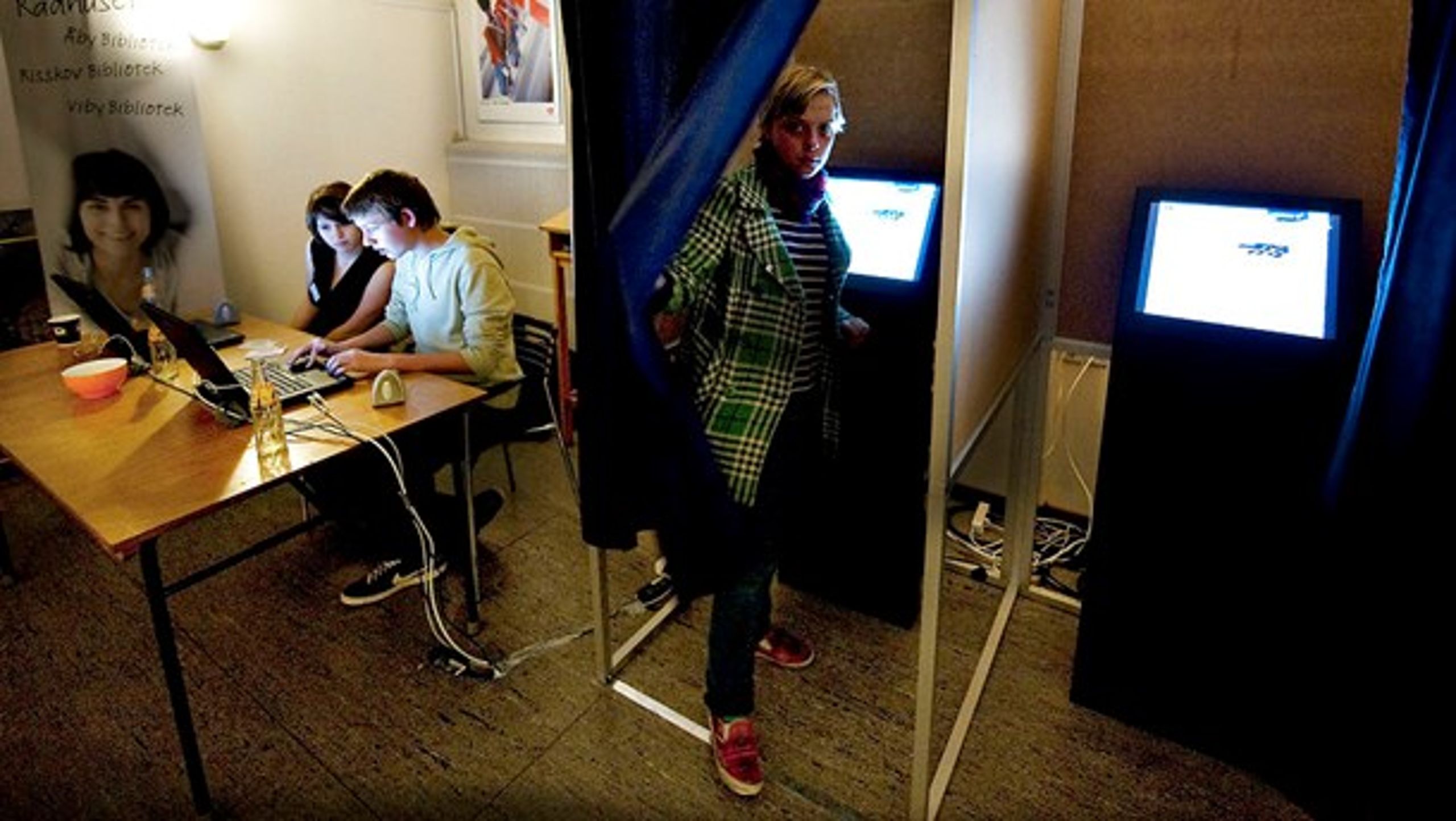 I Aarhus afprøvede man forsøgsvis en uforpligtende elektronisk afstemning&nbsp;for unge ved kommunalvalget i 2009. Den slags er der ikke aktuelt den store politiske opbakning til at arbejde videre med.&nbsp;
