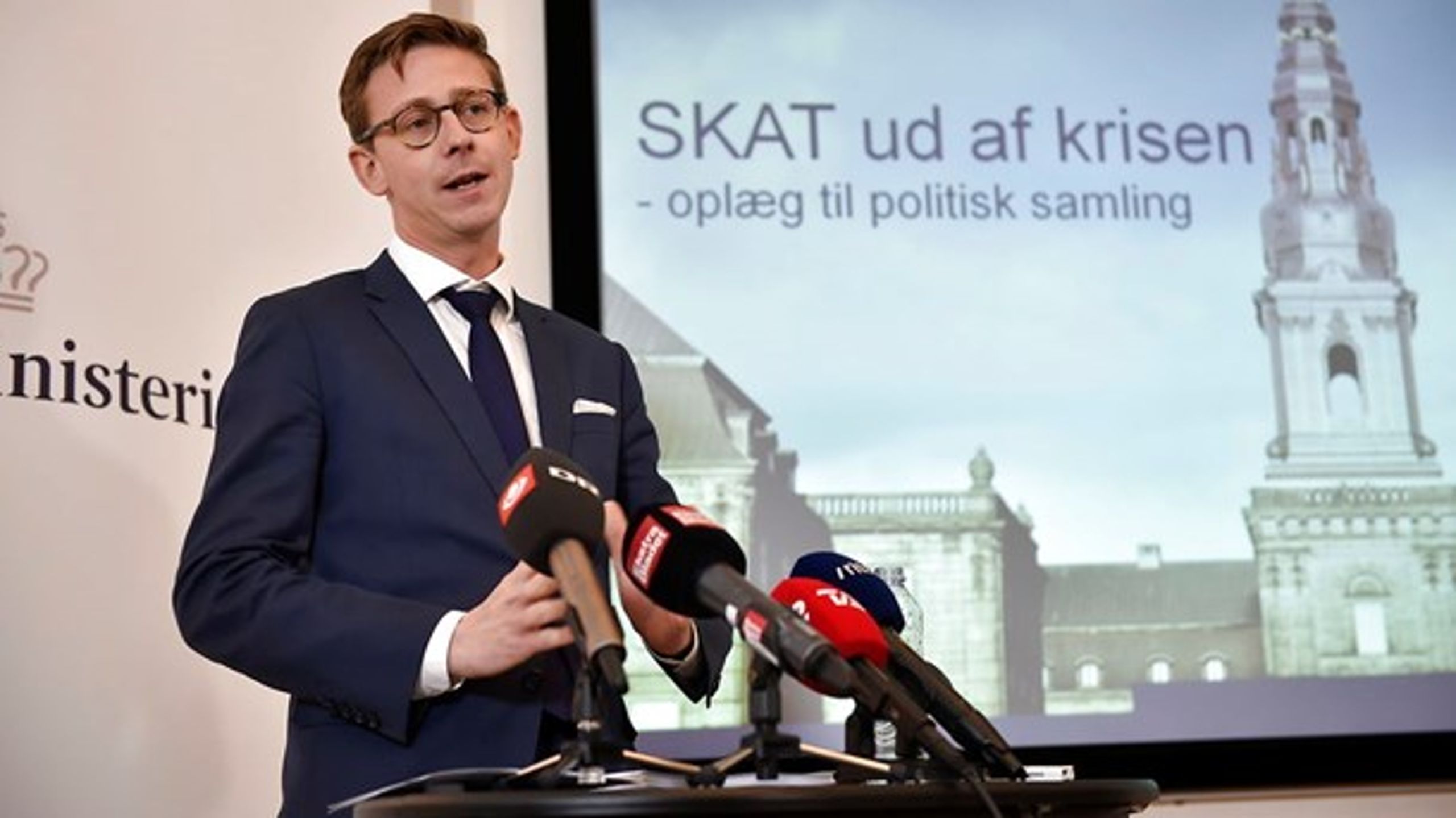 Skatteminister Karsten Lauritzen (V) vil endnu ikke love, at kommunerne kan få lov at beholde den næsten nyvundne ret til at inddrive visse kommunale krav.