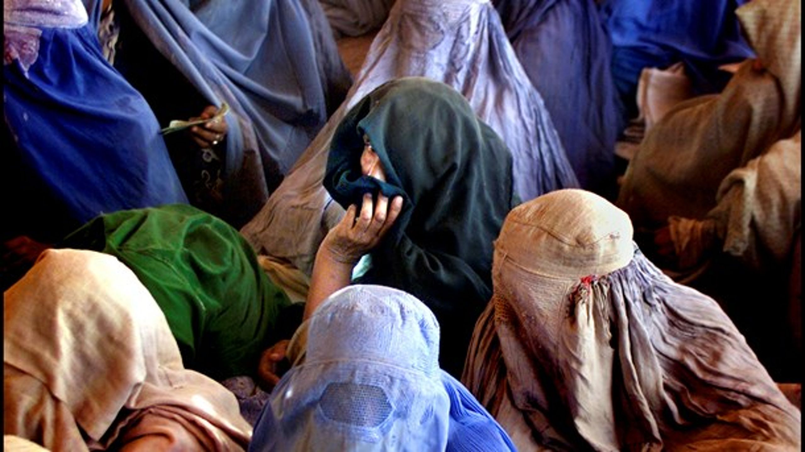 UNDERTRYKKELSE: Afghanske kvinder i en flygtingelejr i Pershawar, Pakistan.