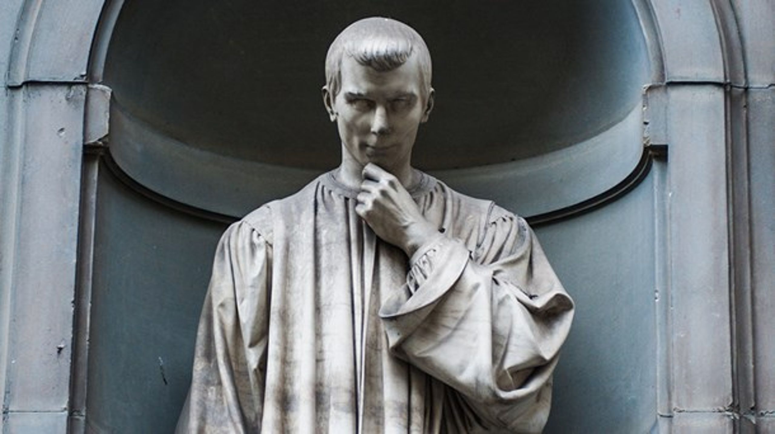 Selv det politiske geni Niccolò&nbsp;Machiavelli ville kaste håndklædet i ringen, blev han konfronteret med det danske embedsvælde, mener Henrik Dahl.&nbsp;- Statue i Firenze.