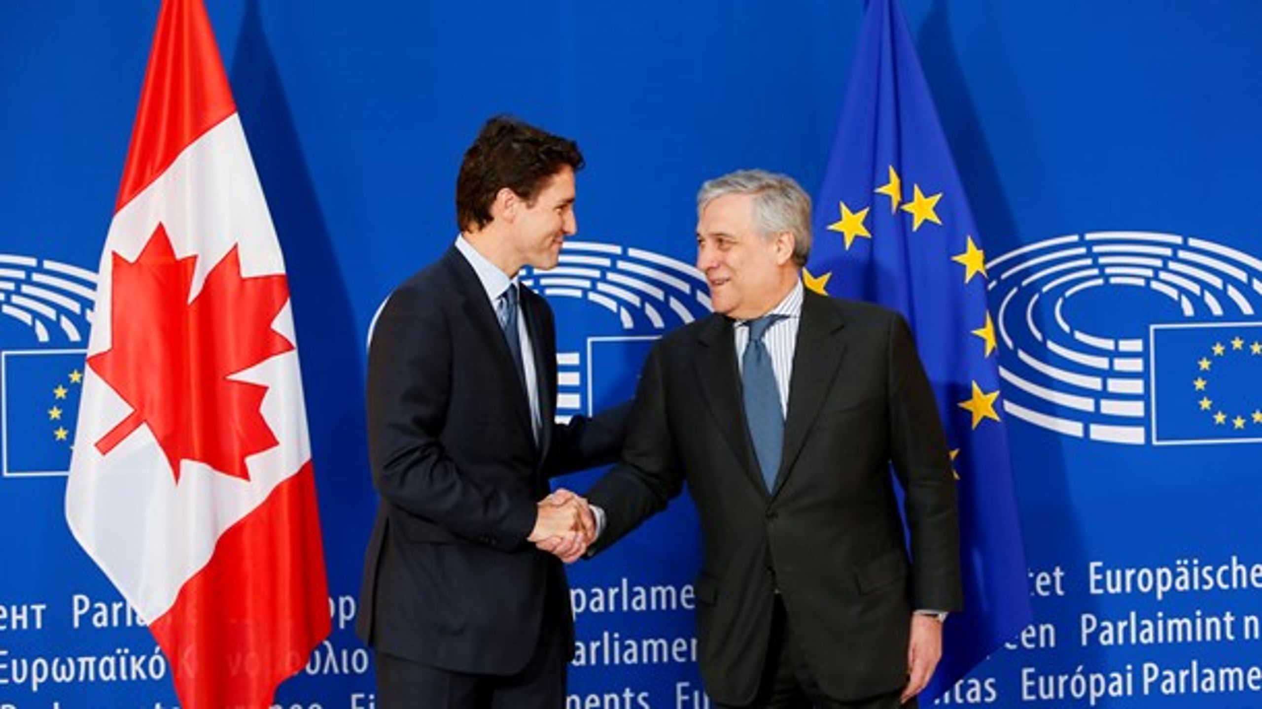 Den canadiske premierminister, Justin Trudeau (tv.), og Europa-Parlamentets formand, Antonio Tajani (th.).