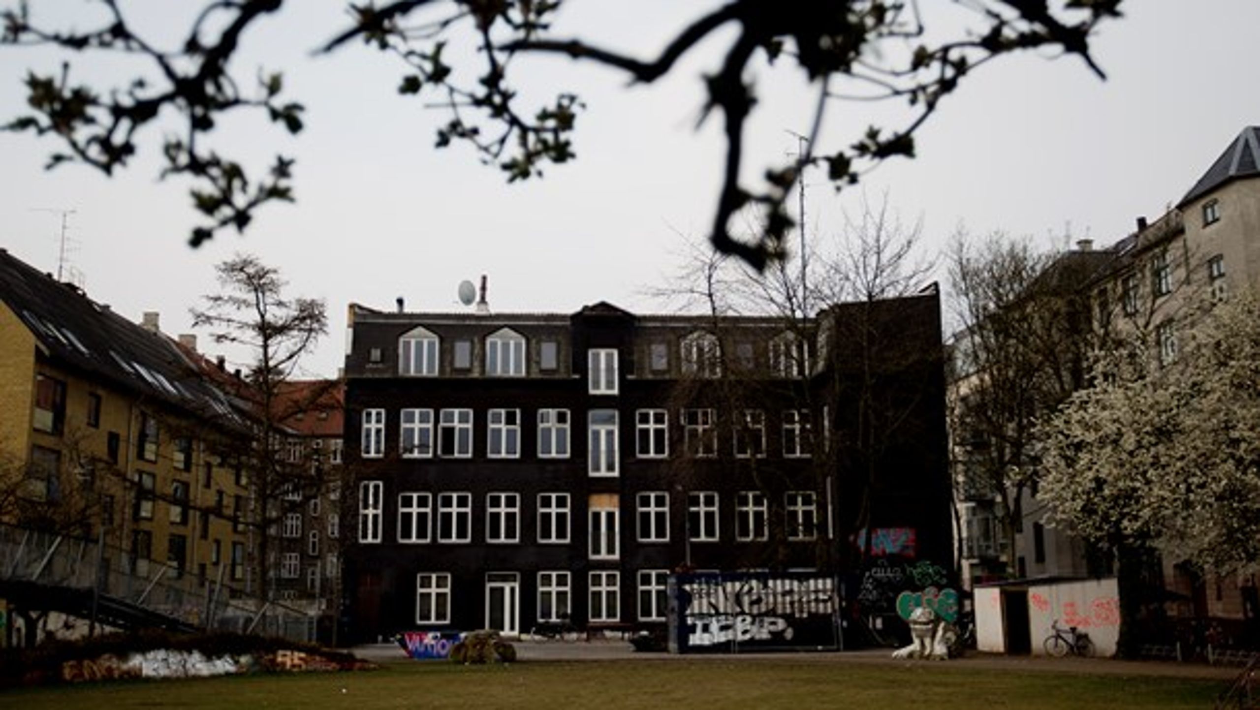 Politikere i København truer med at fjerne tilskuddet til Folkets Hus på Nørrebro efter uroligheder i januar.&nbsp;