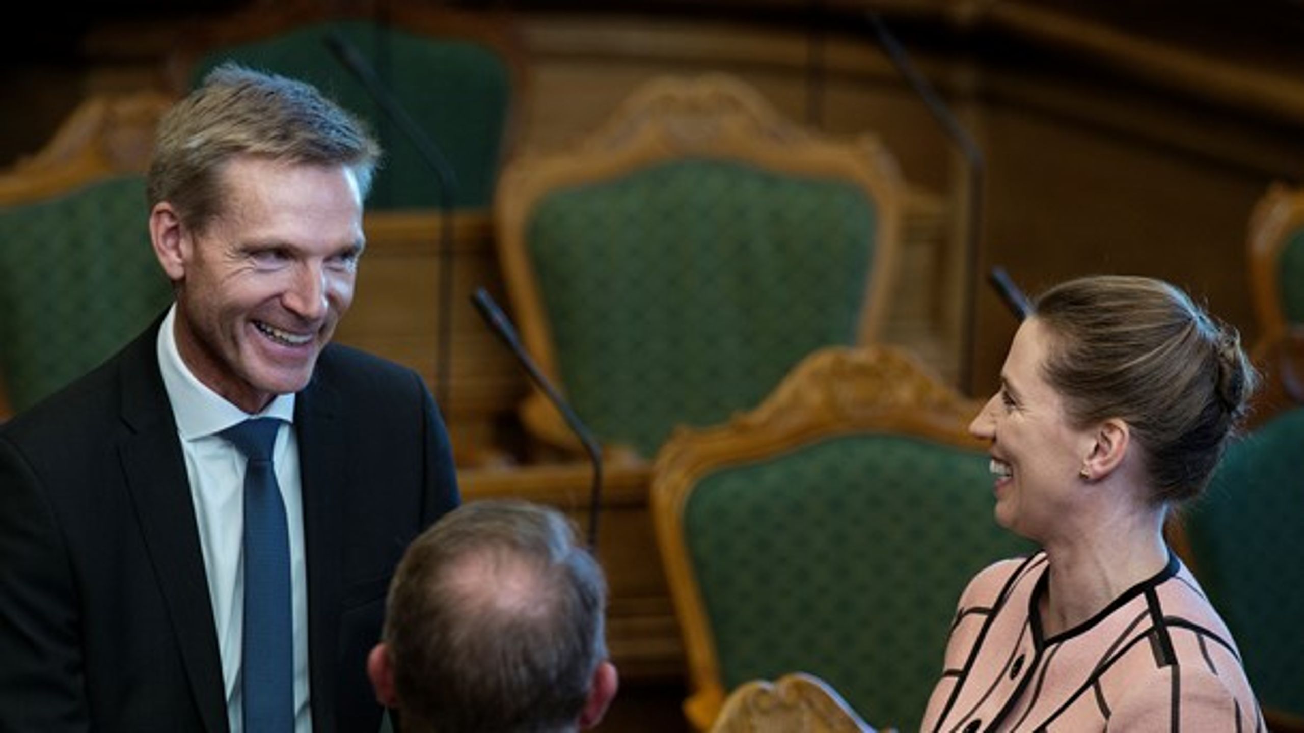 BARE GODE VENNER? Med sin flirt med Mette Frederiksen sender Kristian Thulesen Dahl forvirrende signaler til sine vælgere.