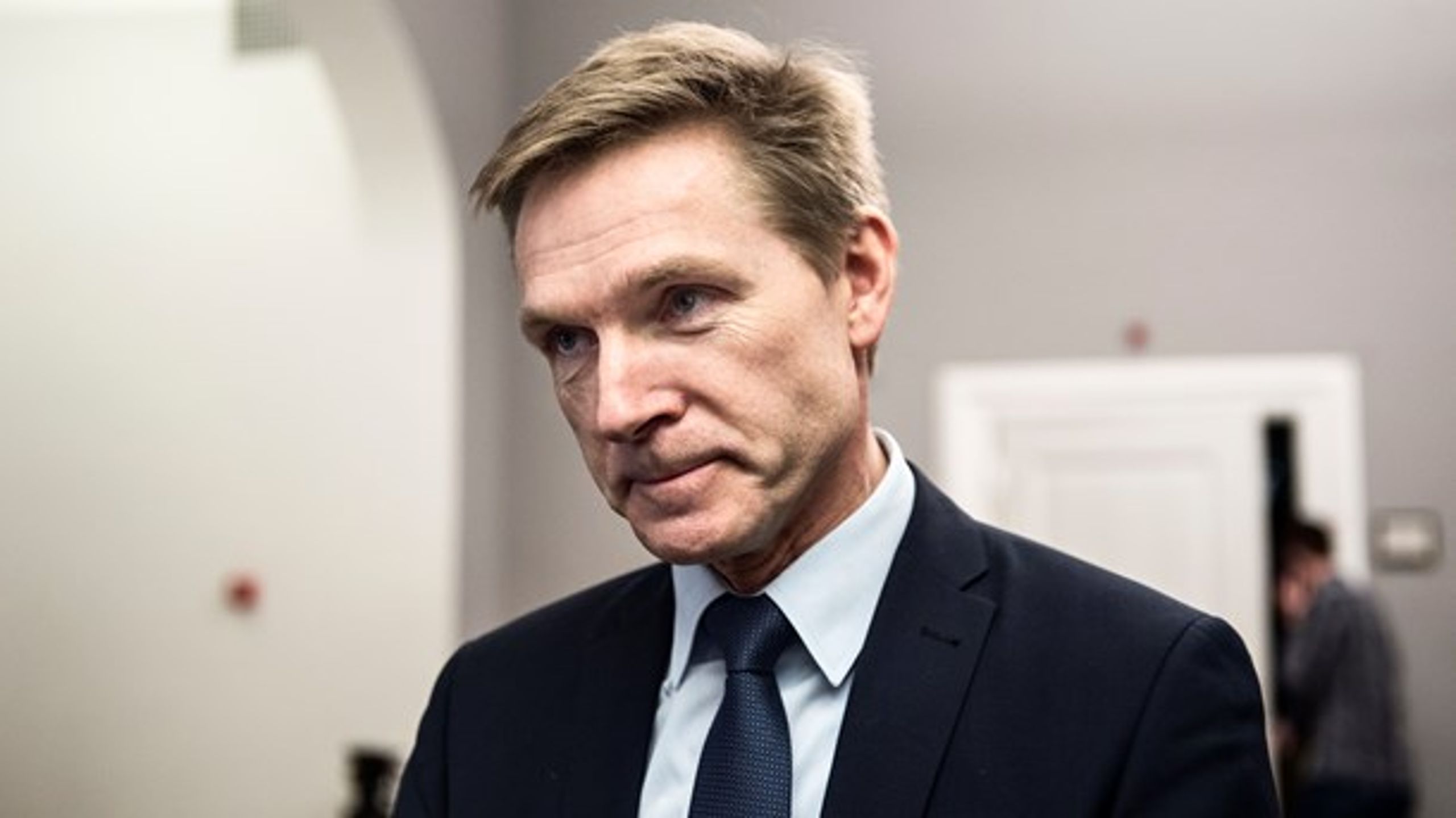 3. marts slog Dansk Folkepartis formand, Kristian Thulesen Dahl, fast,
at partiet kræver det årlige produktivitetskrav til sygehusene fjernet.
SDU-professor tror kun produktivitetskravet bliver justeret.