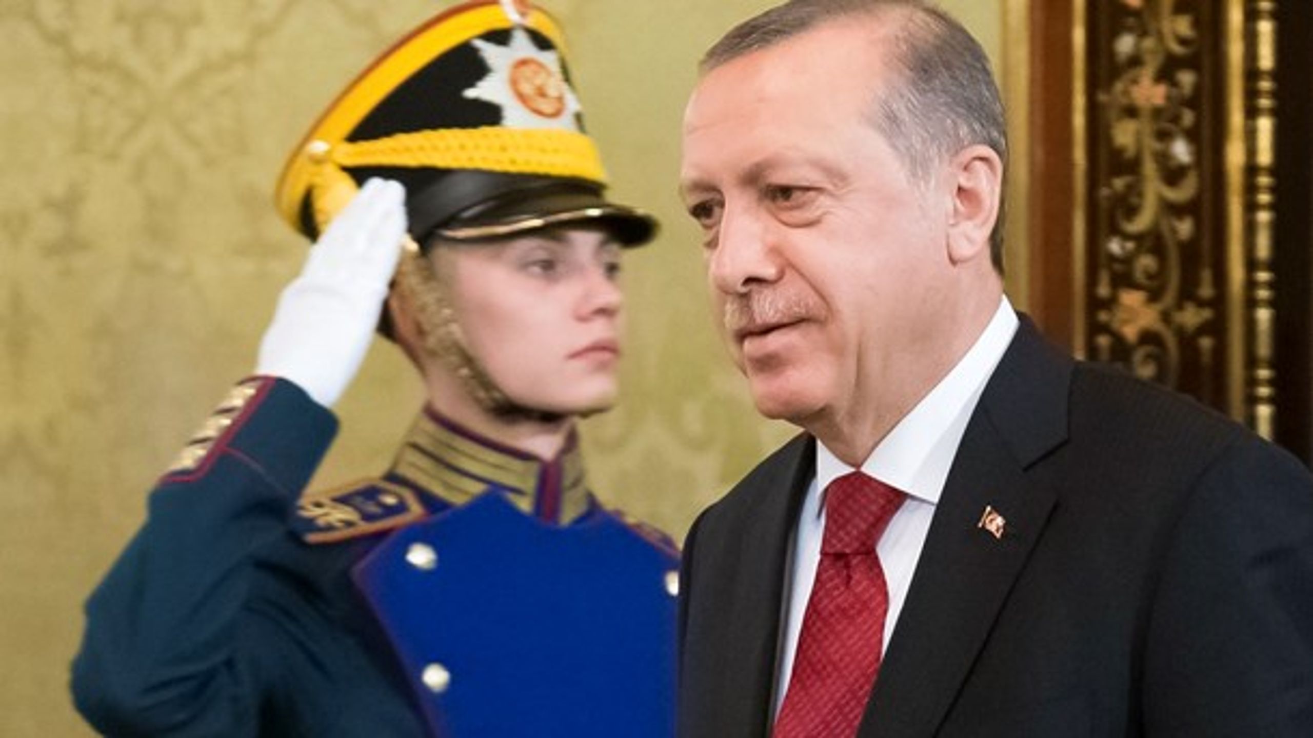 LOMMEDIKTATOR: Selvom f.eks. Tyrkiets Erdogan presser vilkårene for de internationale relationer, er det bedre at have Tyrkiet inde i varmen end uden for.