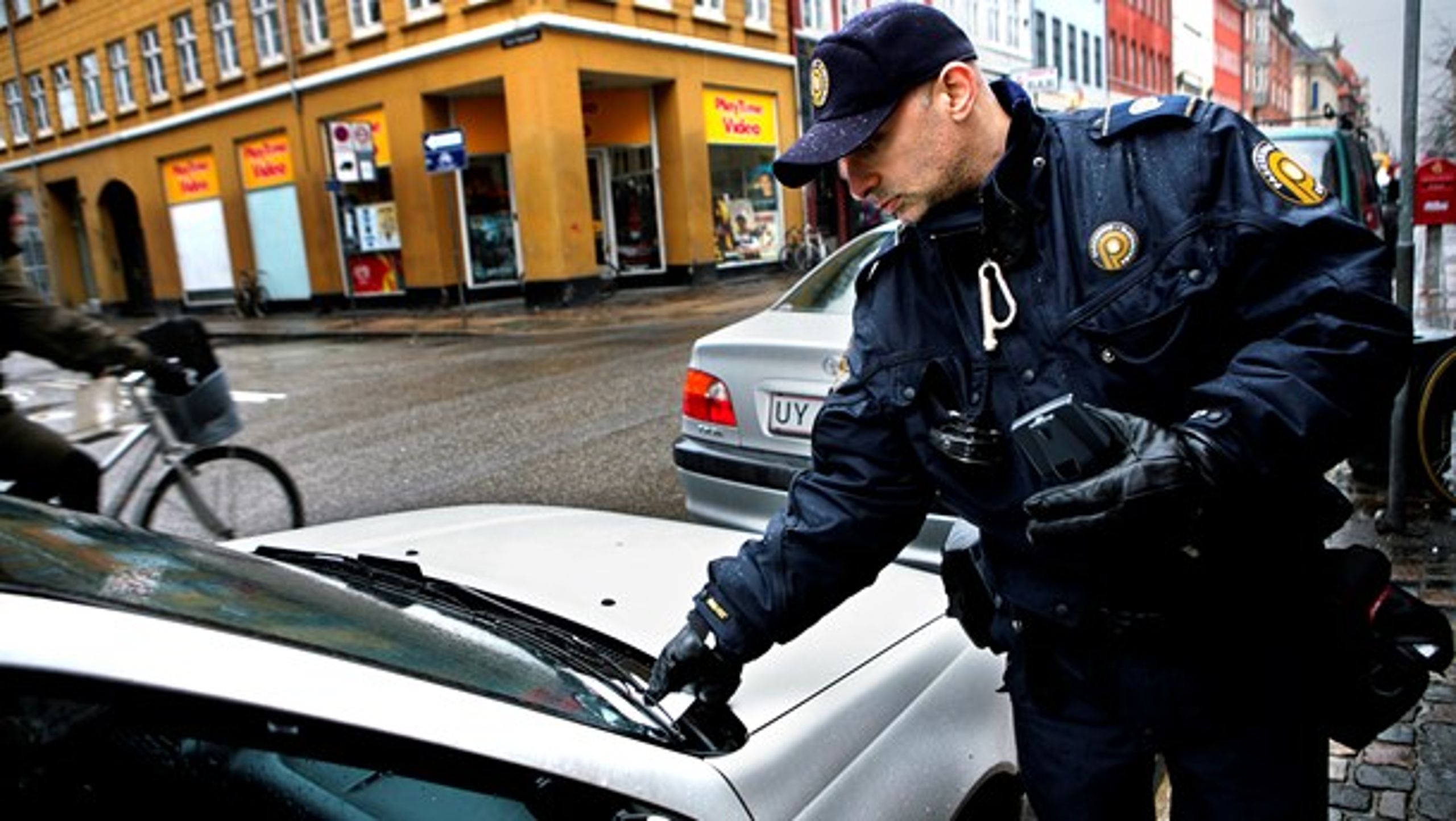 Med selvkørende biler bliver der ikke brug for parkeringsvagter, mener Anders Hvid og Jannick B. Pedersen fra DareDisrupt.