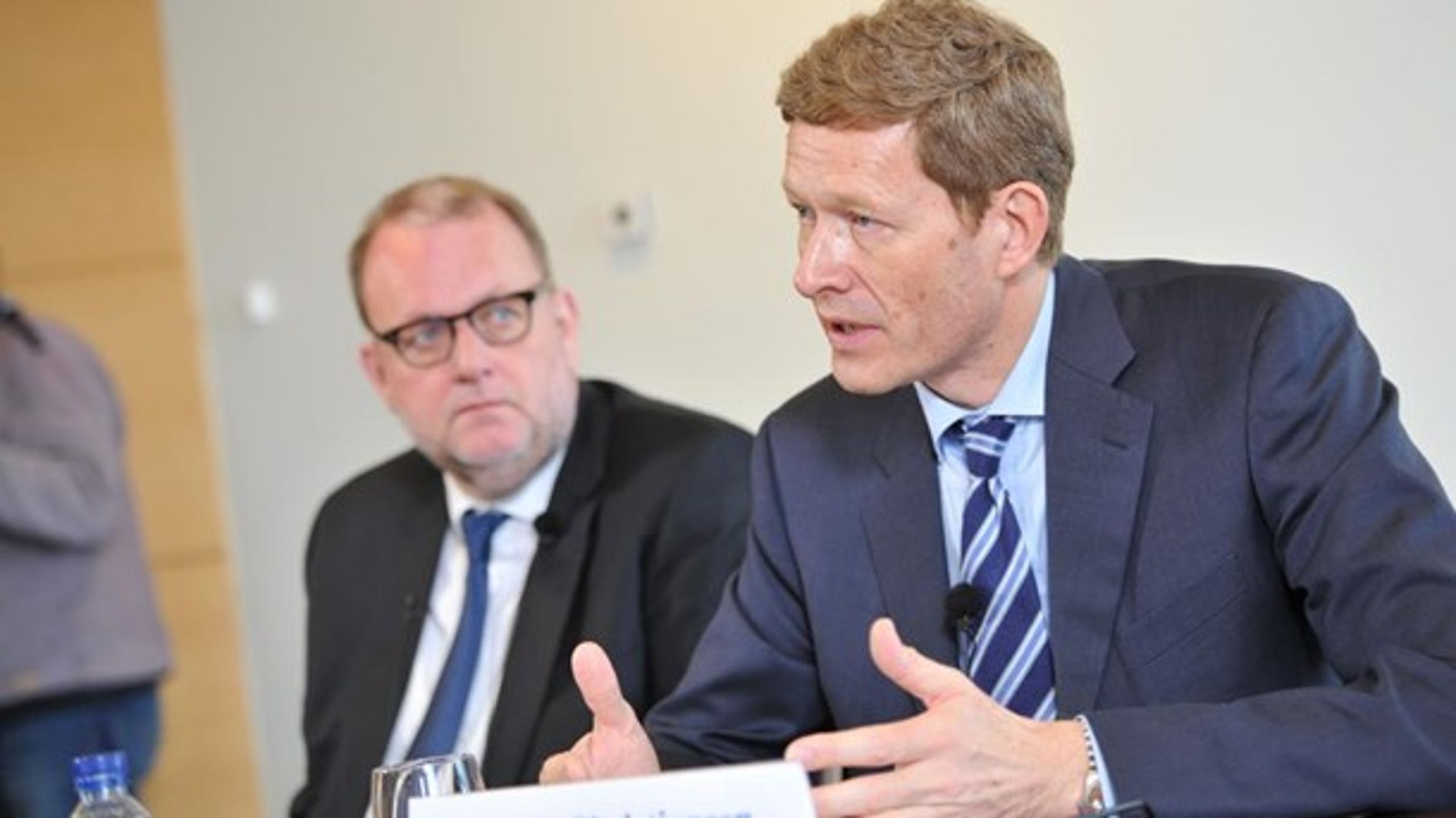 Energiminister Lars Chr. Lilleholt (V) og administrerende direktør for Danfoss Niels B. Christiansen da de&nbsp;præsenterede Energikommissionen i marts 2016.