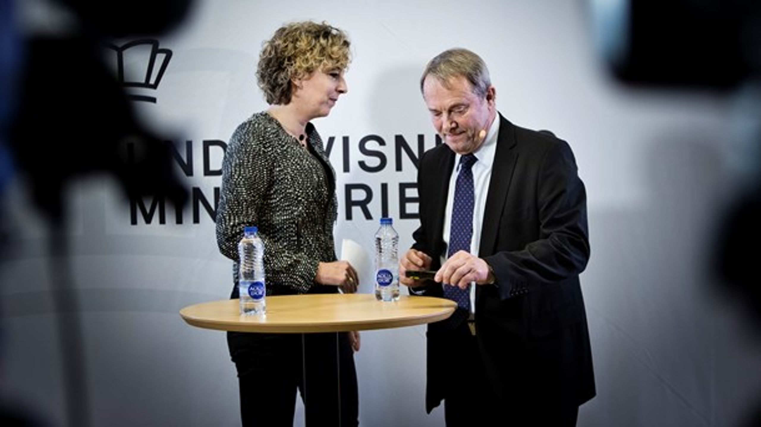 Daværende undervisningsminister Christine Antorini (S) sammen med&nbsp;professor Niels Egelund&nbsp;i december 2013, da de sammen præsenterede&nbsp;resultaterne af PISA
2012-undersøgelsen.