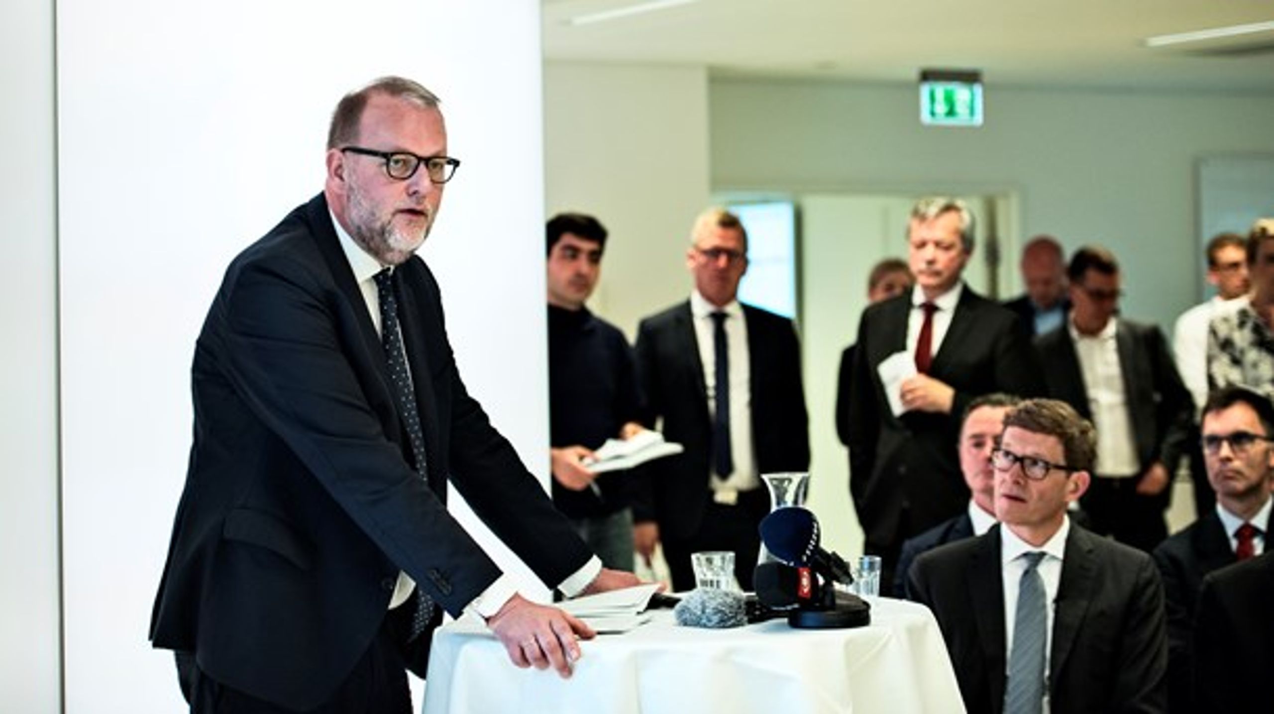 I slut april overdrog Energikommissionens formand Niels B. Christiansen kommissionens rapport til energi-, forsynings- og klimaminister Lars Chr. Lilleholt (V) (til venstre på billedet).<br>